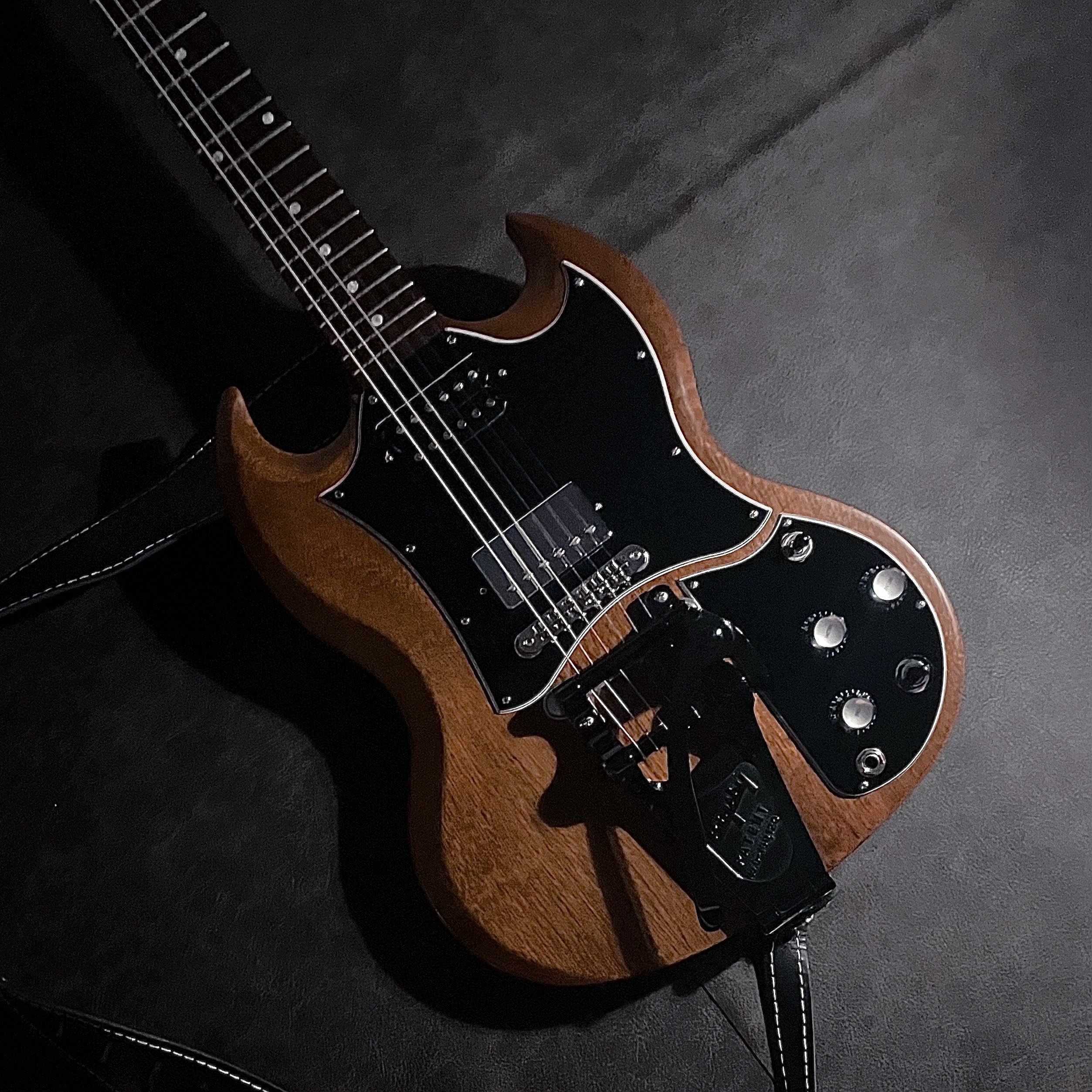 エピフォン　SG 魔改造 3 量産型をワンオフ機に（Gibson SG）｜Reon Fujii