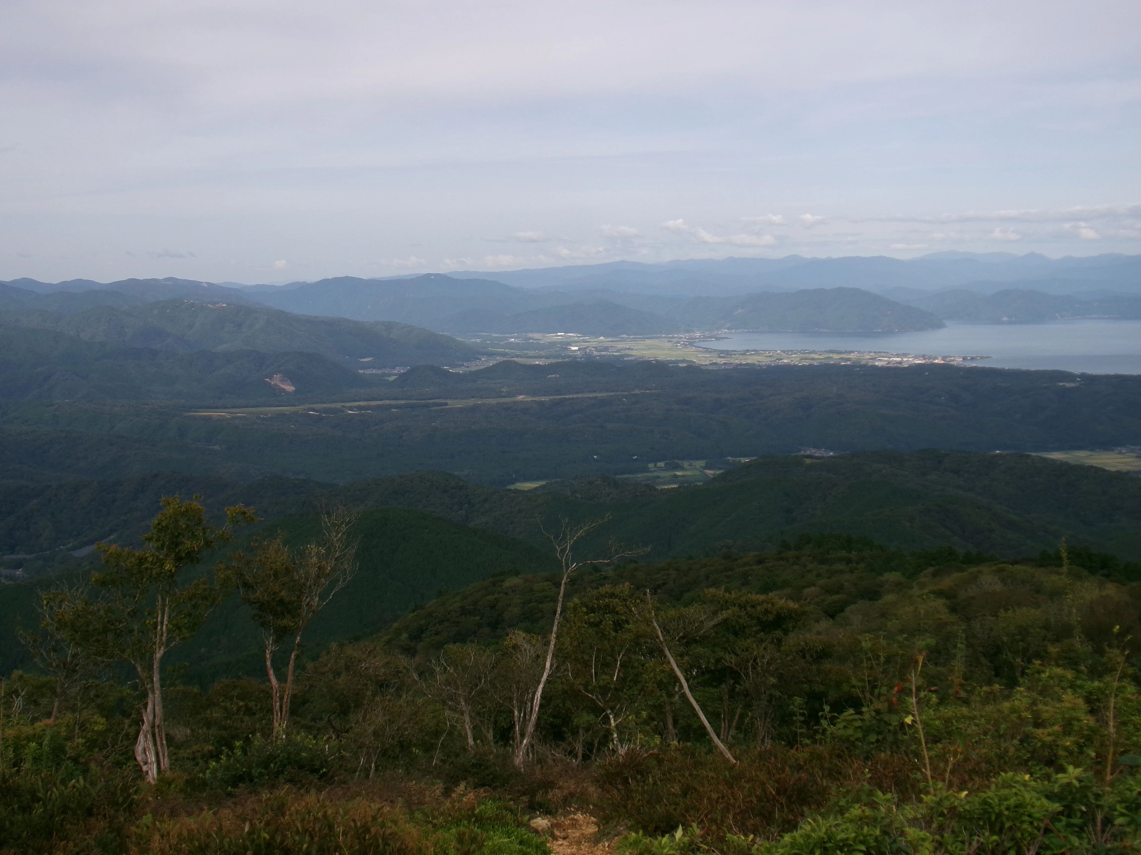 蛇谷ヶ峰からの360°の大展望 琵琶湖の向こうに伊吹山、湖北の山々と