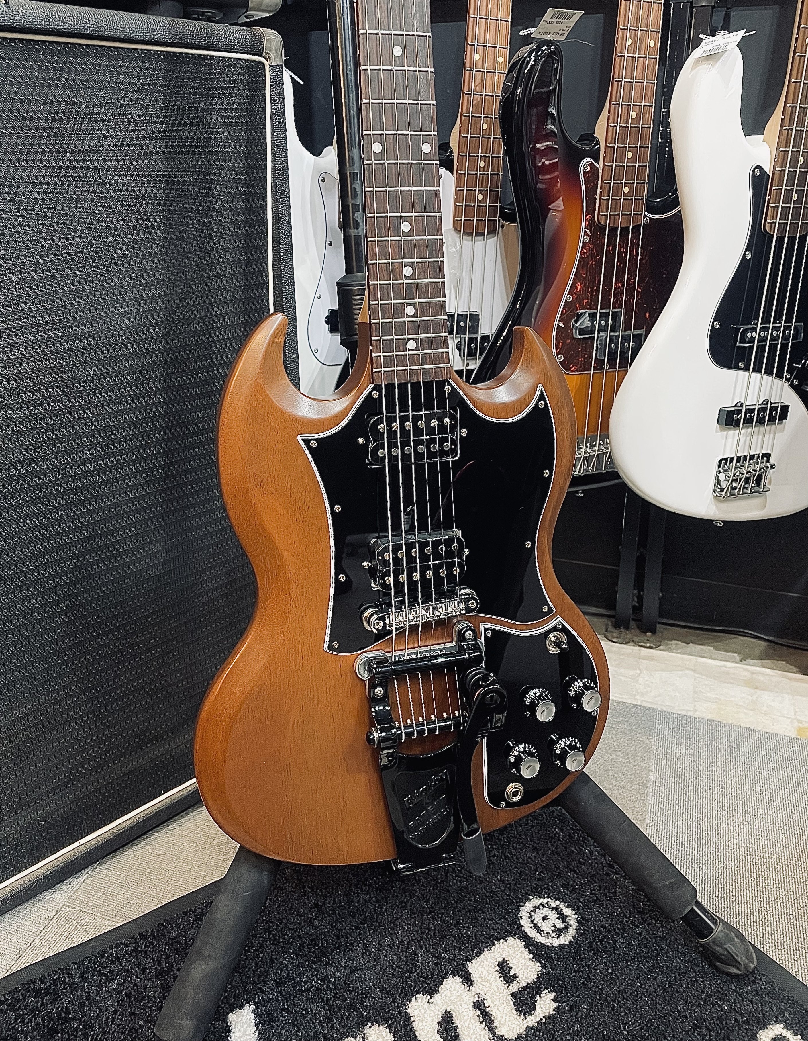 3 量産型をワンオフ機に（Gibson SG）｜Reon Fujii