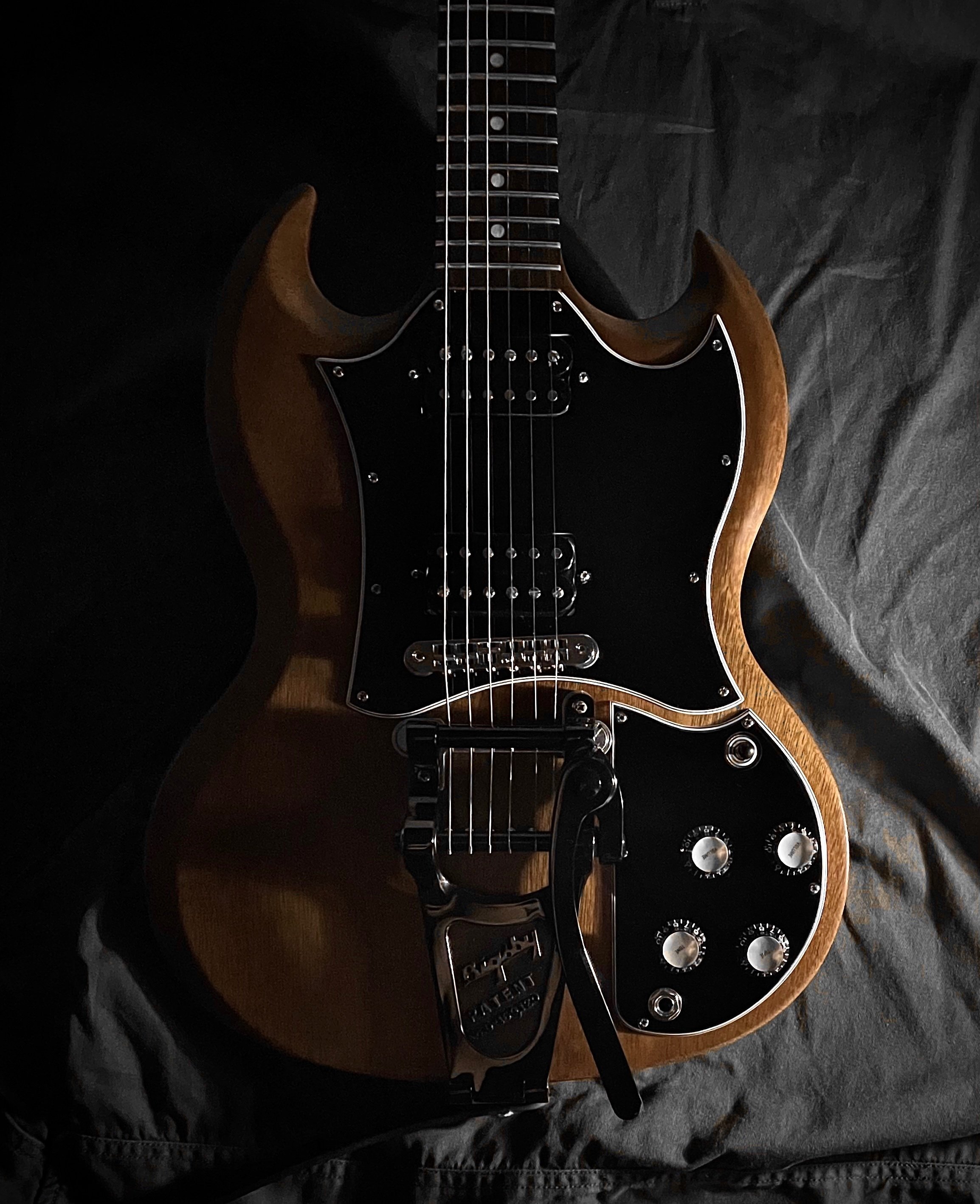 3 量産型をワンオフ機に（Gibson SG）｜Reon Fujii