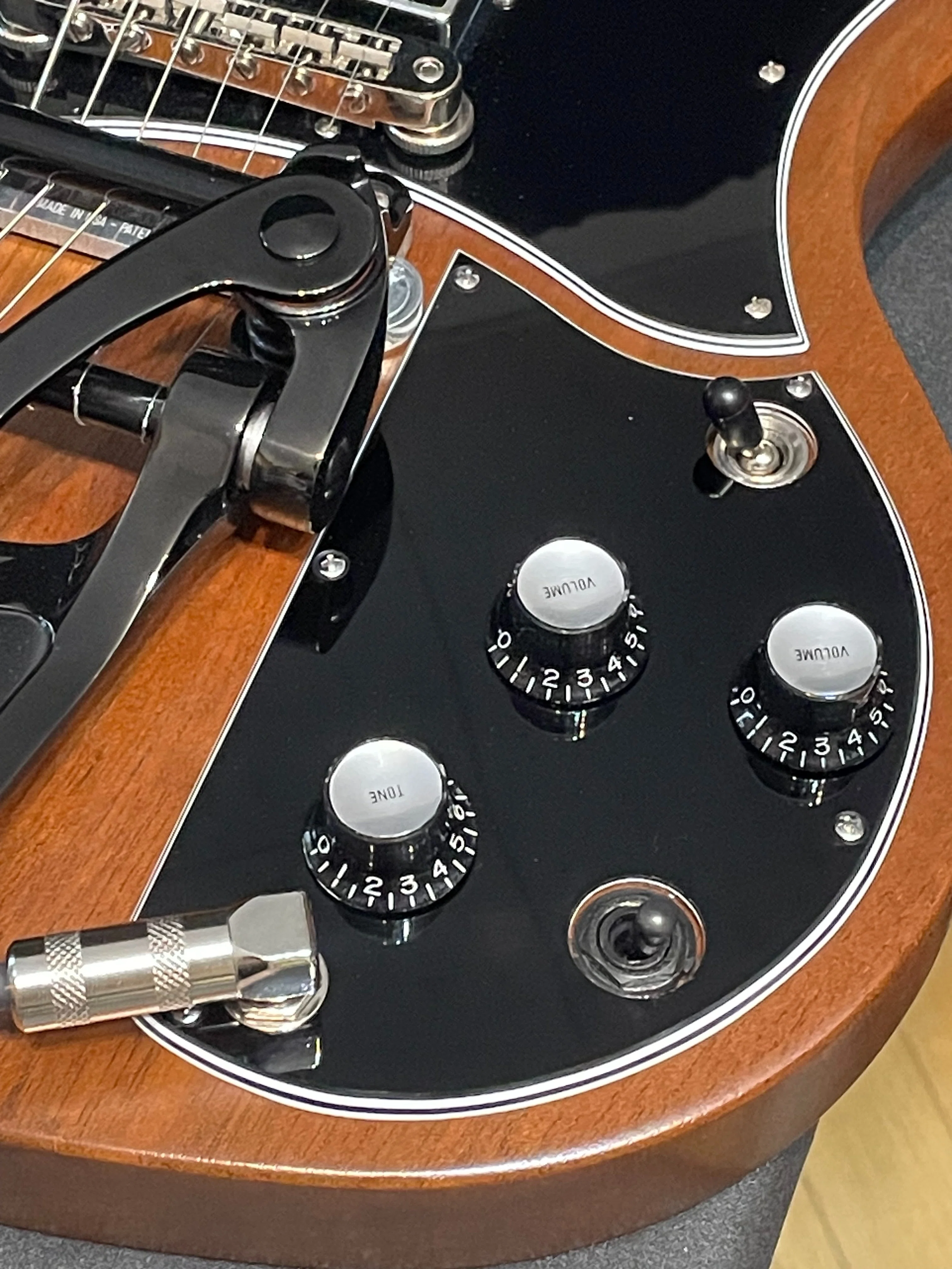 3 量産型をワンオフ機に（Gibson SG）｜Reon Fujii