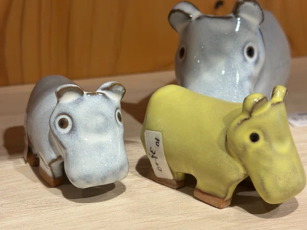 陶器でできた、タタラ作りの「アフリカの動物たち」｜渡辺 成美