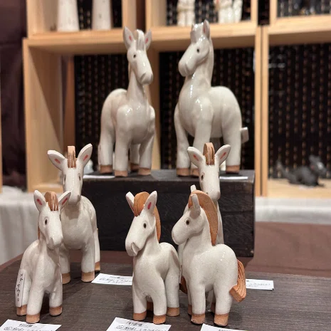 陶器でできた、タタラ作りの「アフリカの動物たち」｜渡辺 成美