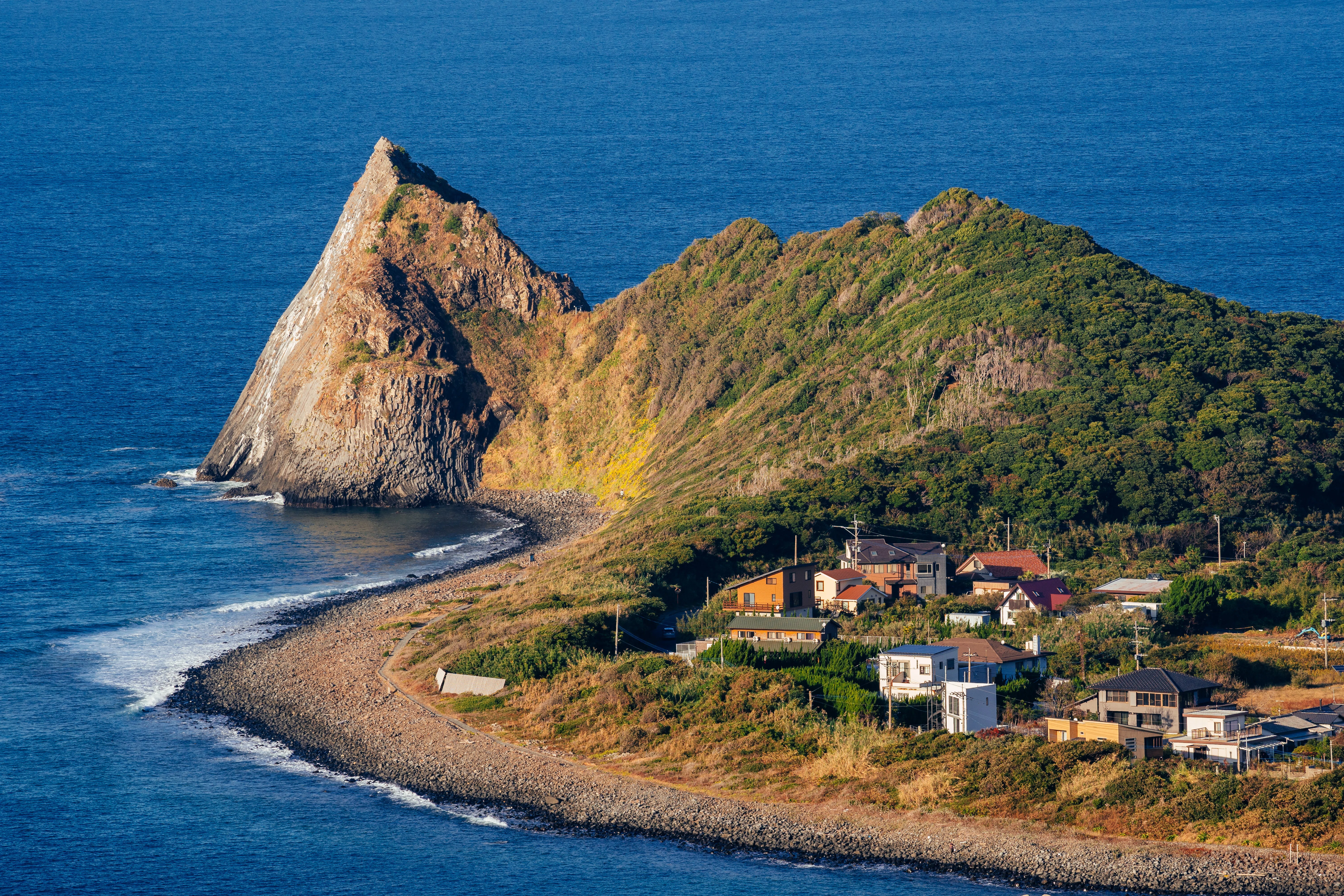 糸島の浜辺（福岡県）風景画　クレパス画原画 水彩画原画 富士山と江ノ電・七里ガ浜 ＃650 | iichi 日々の暮らしを