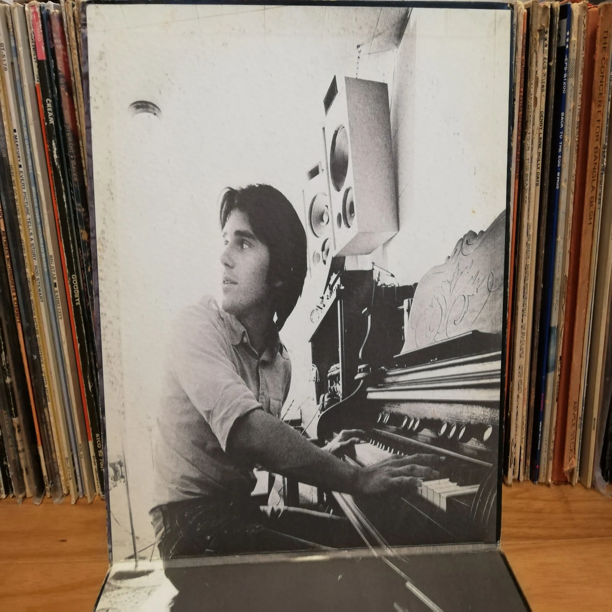 Emitt Rhodes「Emitt Rhodes」：レコード内周に彫られていたメッセージ 
