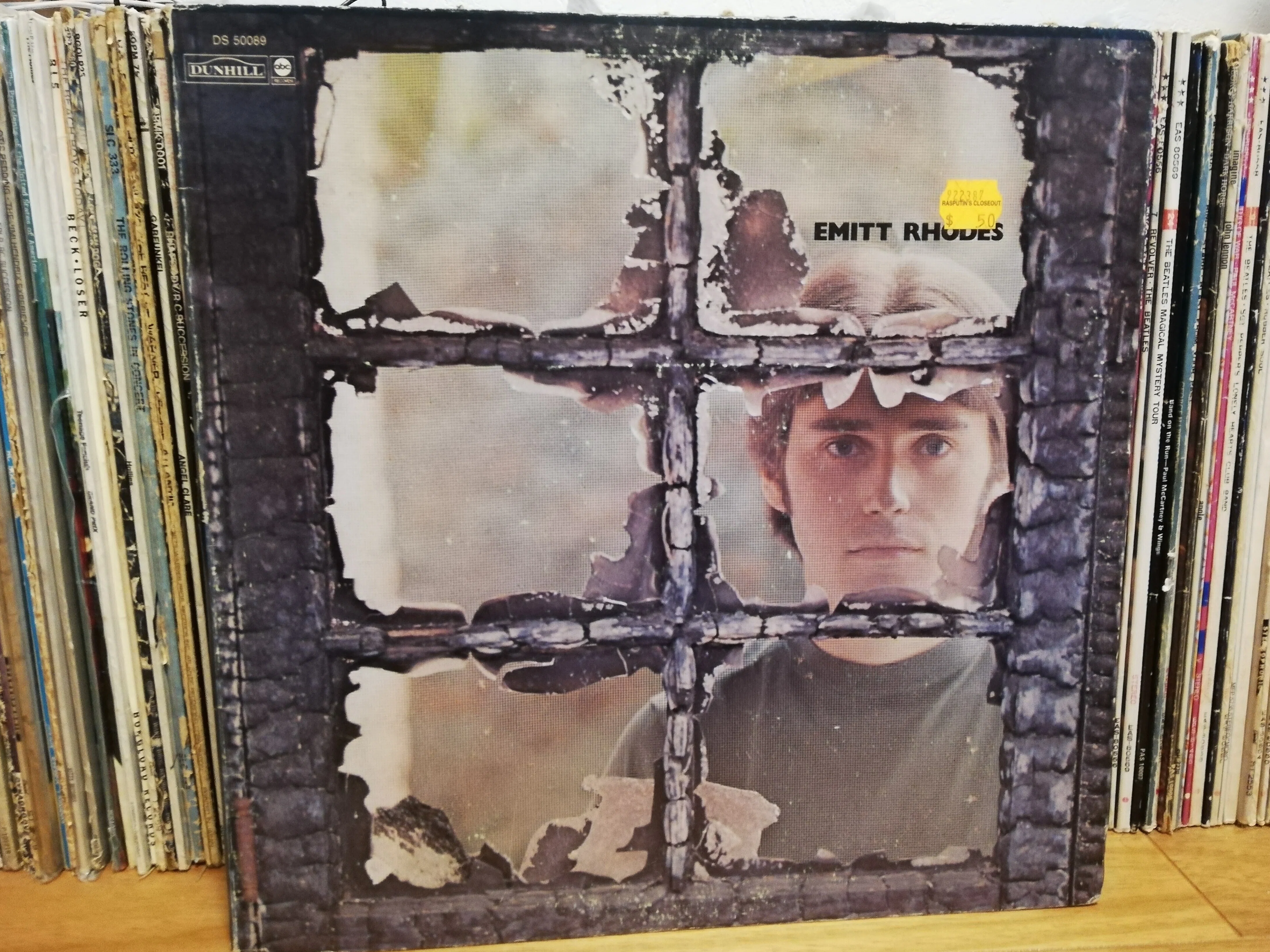 Emitt Rhodes「Emitt Rhodes」：レコード内周に彫られていたメッセージ