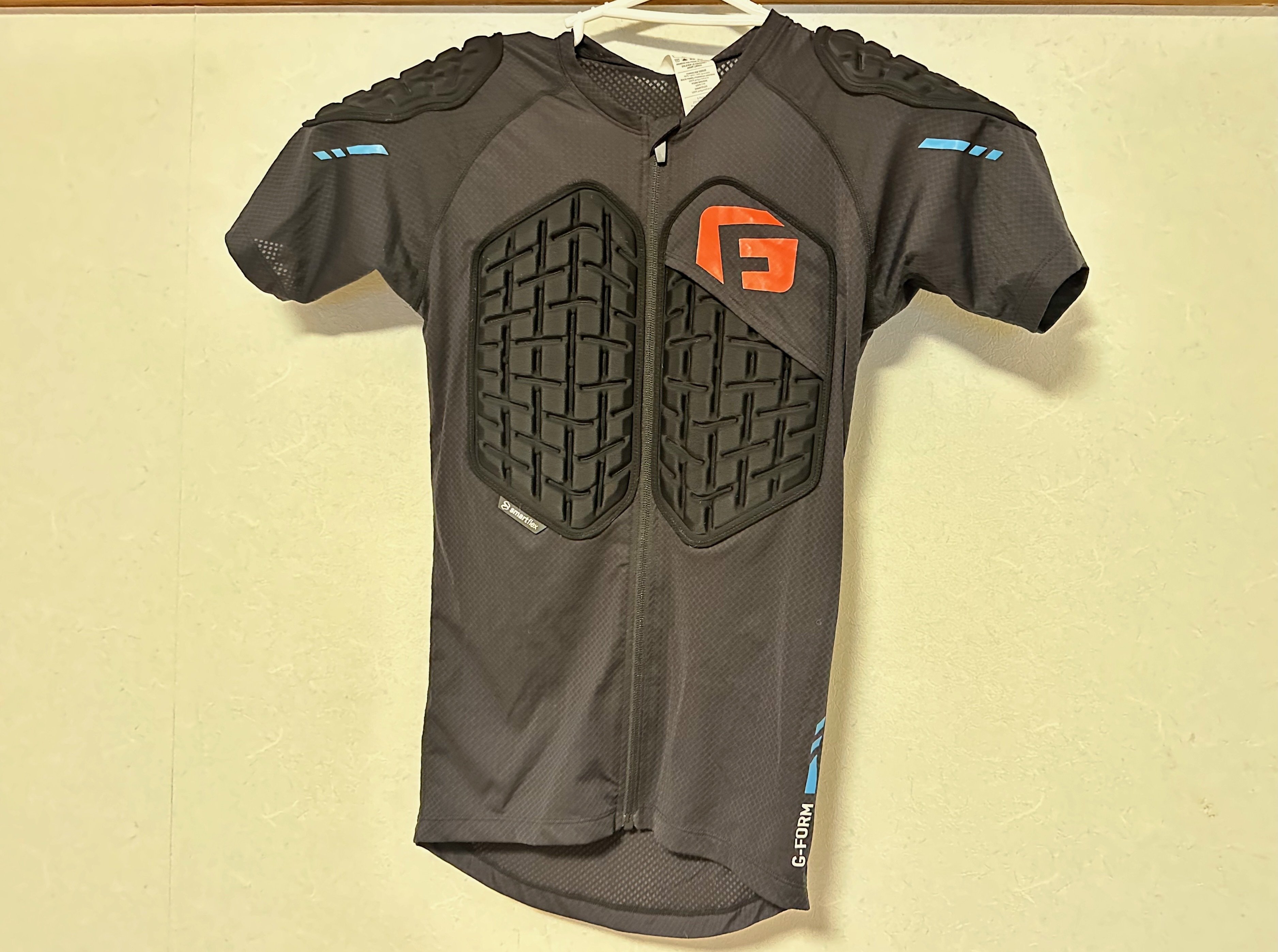 スノボの怪我予防にG-form MX360 IMPACT SHIRT！｜NEO TOKYO TV