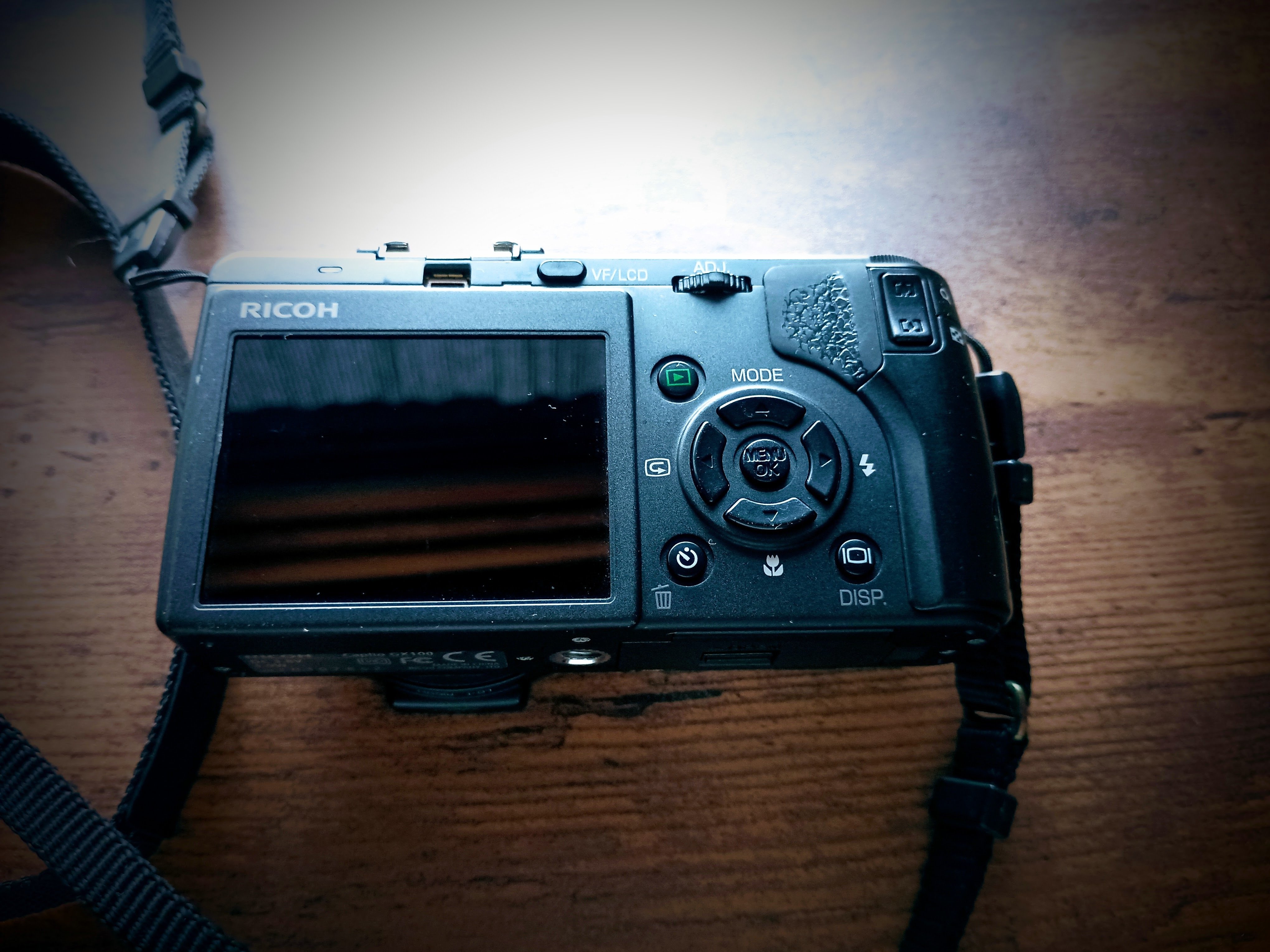 GX100 デジタルカメラ名機 　最終 まだまだ現役！RICOH Caplio GX100｜omoca