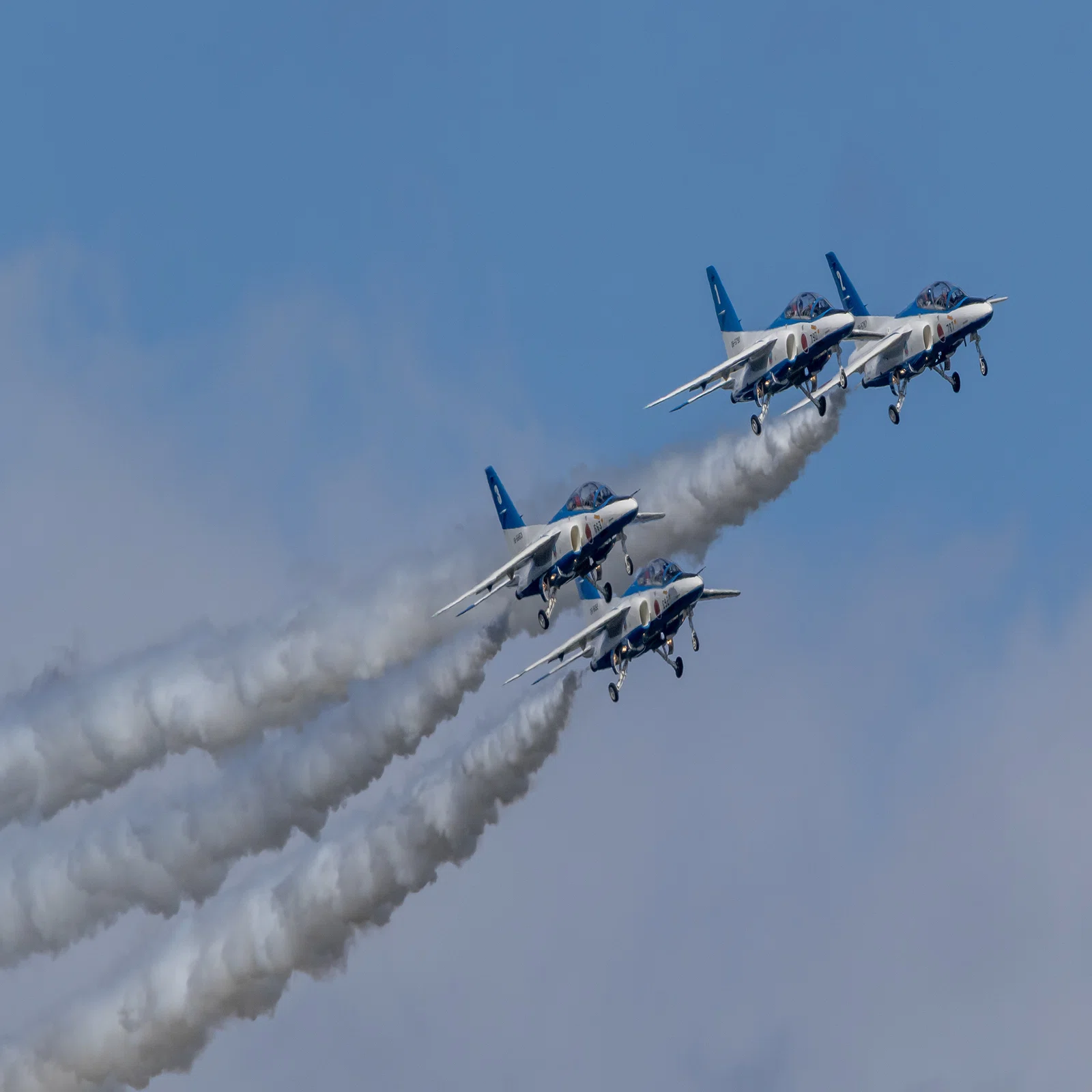 三沢で今期初アクロのブルー、今週末は大洗でフライト｜航空ファン編集部