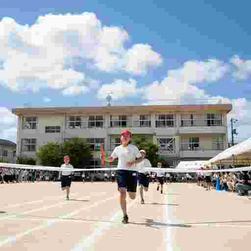 小学生 運動会 リレー 写真素材（サンプル）01