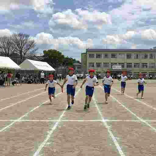 小学生 運動会 リレー 写真素材（サンプル）011