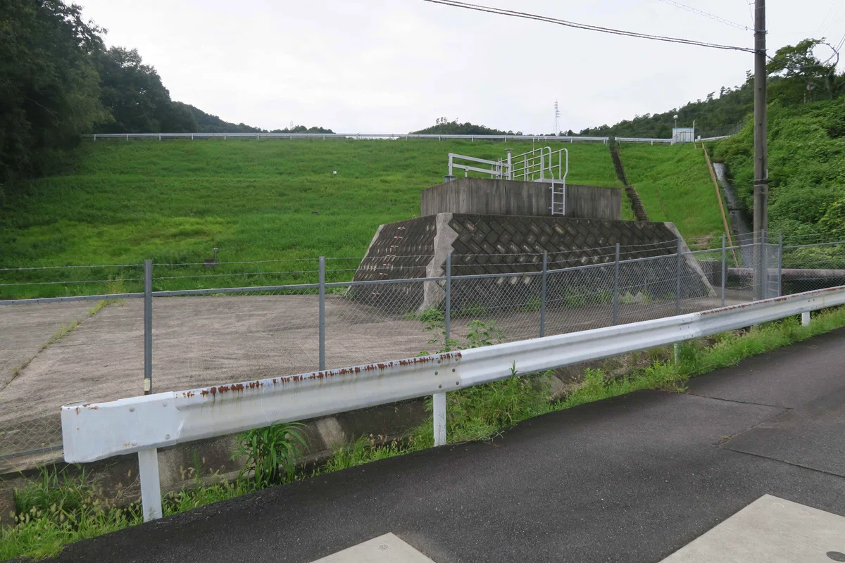 上飯田調整池 正面近影
