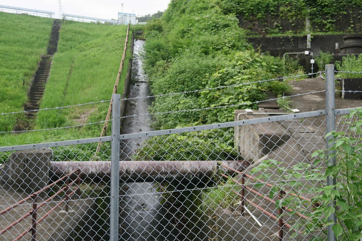 上飯田調整池 洪水吐正面から