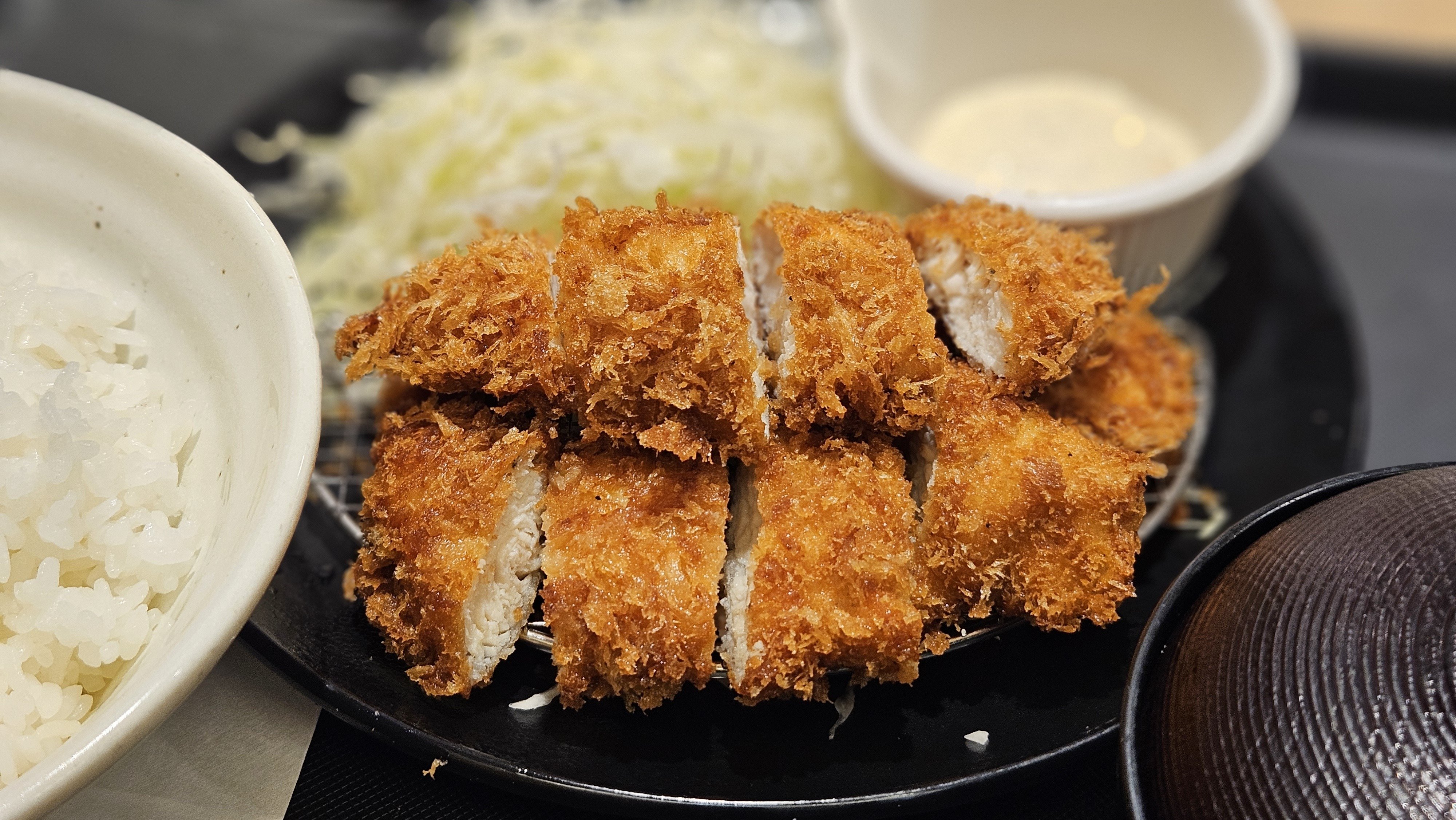 たっぷりささみかつ定食｜松のやで遅めの昼ごはん｜今日の服と、今日の