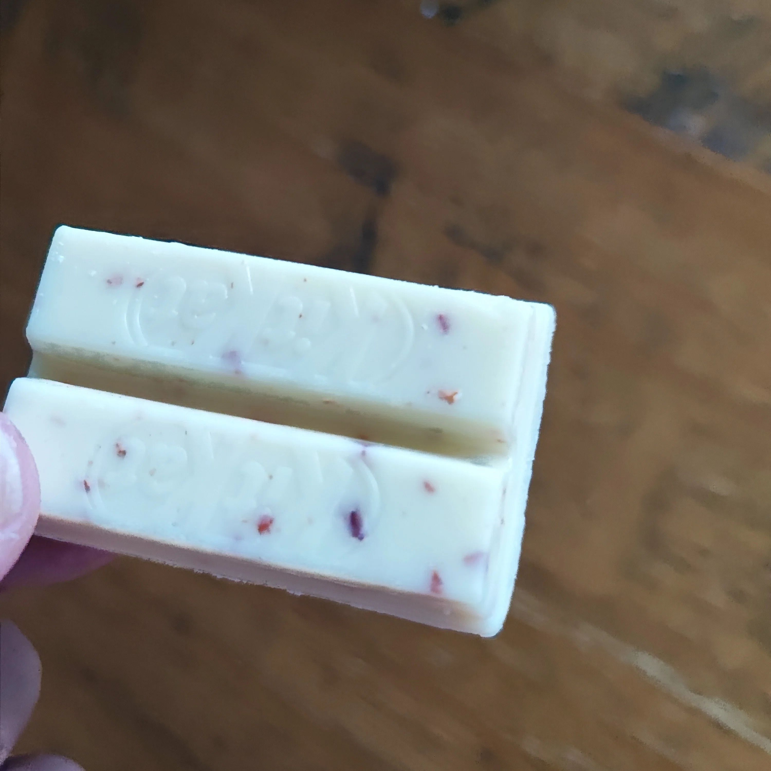 ネスレ キットカット ストロベリーチーズケーキ味 サーティワンコラボ 50袋