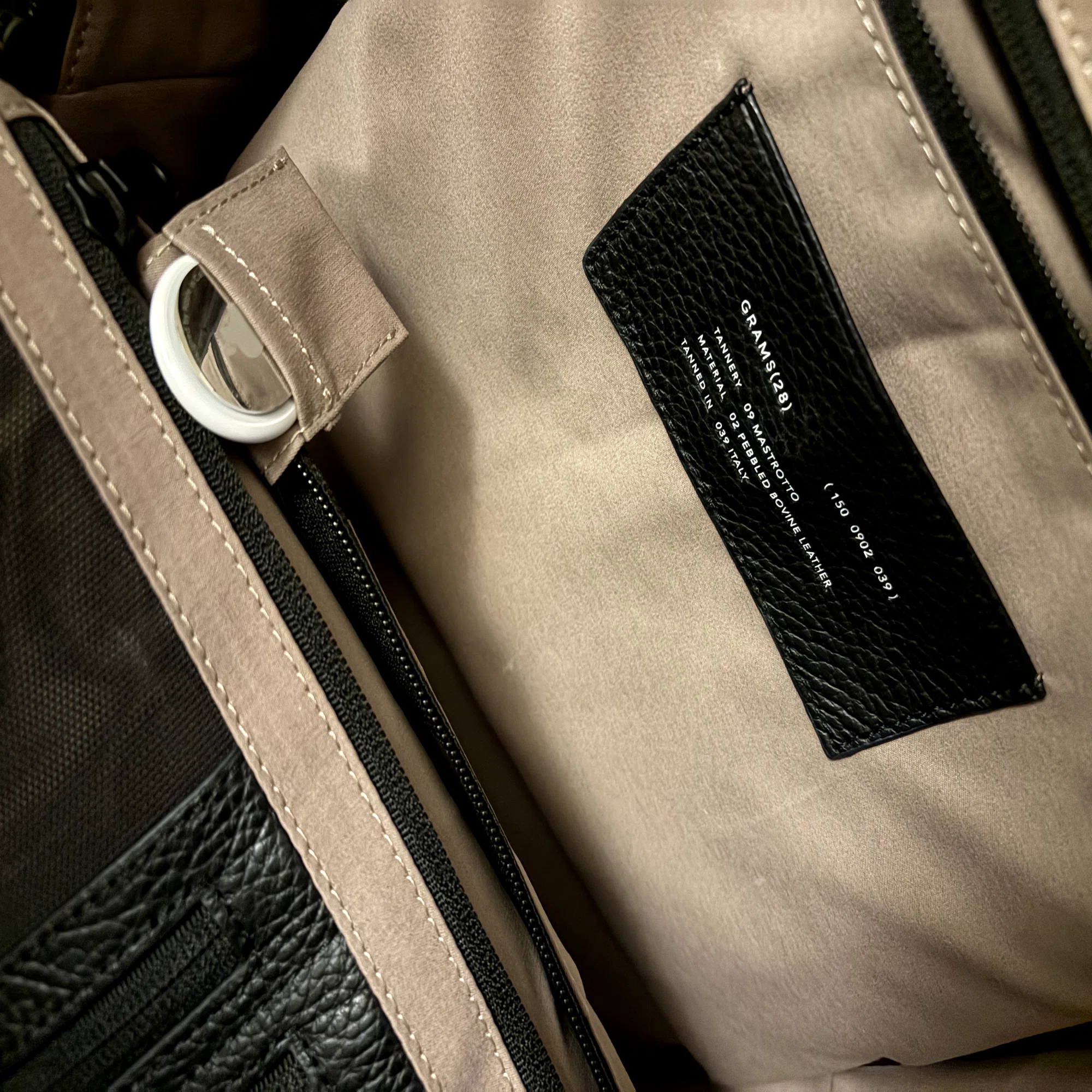 ミニマルバックパック『GRAMS(28) 150 Daypack』とWhat's in my bag｜nao