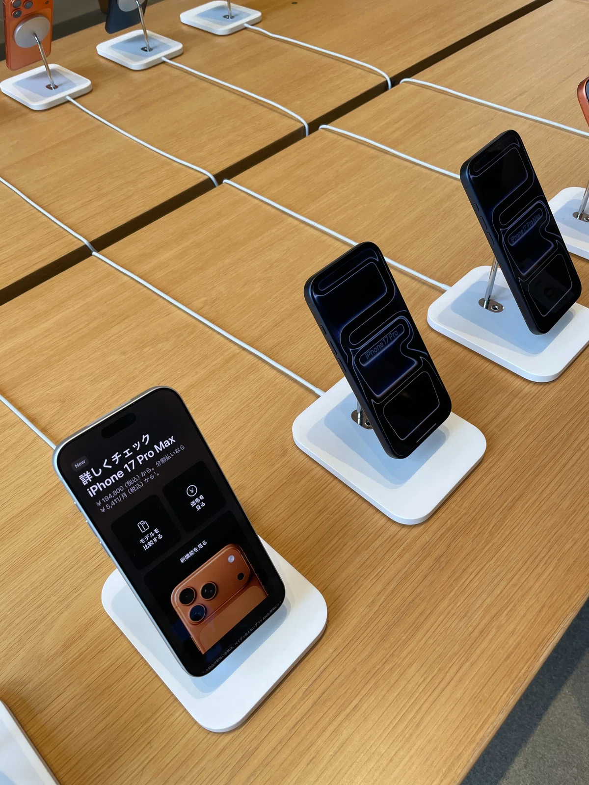 AppleStoreに陳列されたiPhone