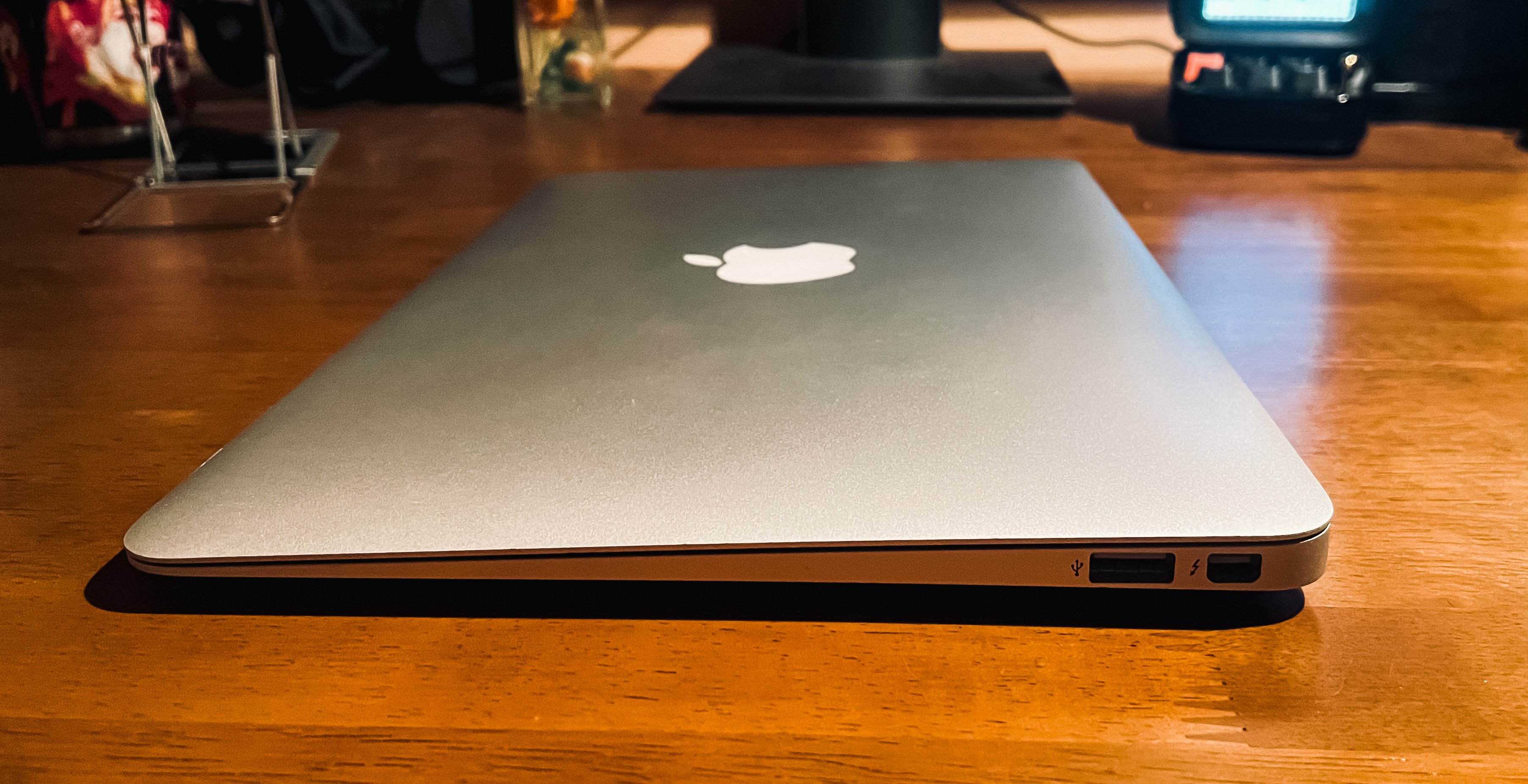 This is MacBook】 光るリンゴ『MacBook Air Early （2015）』 11
