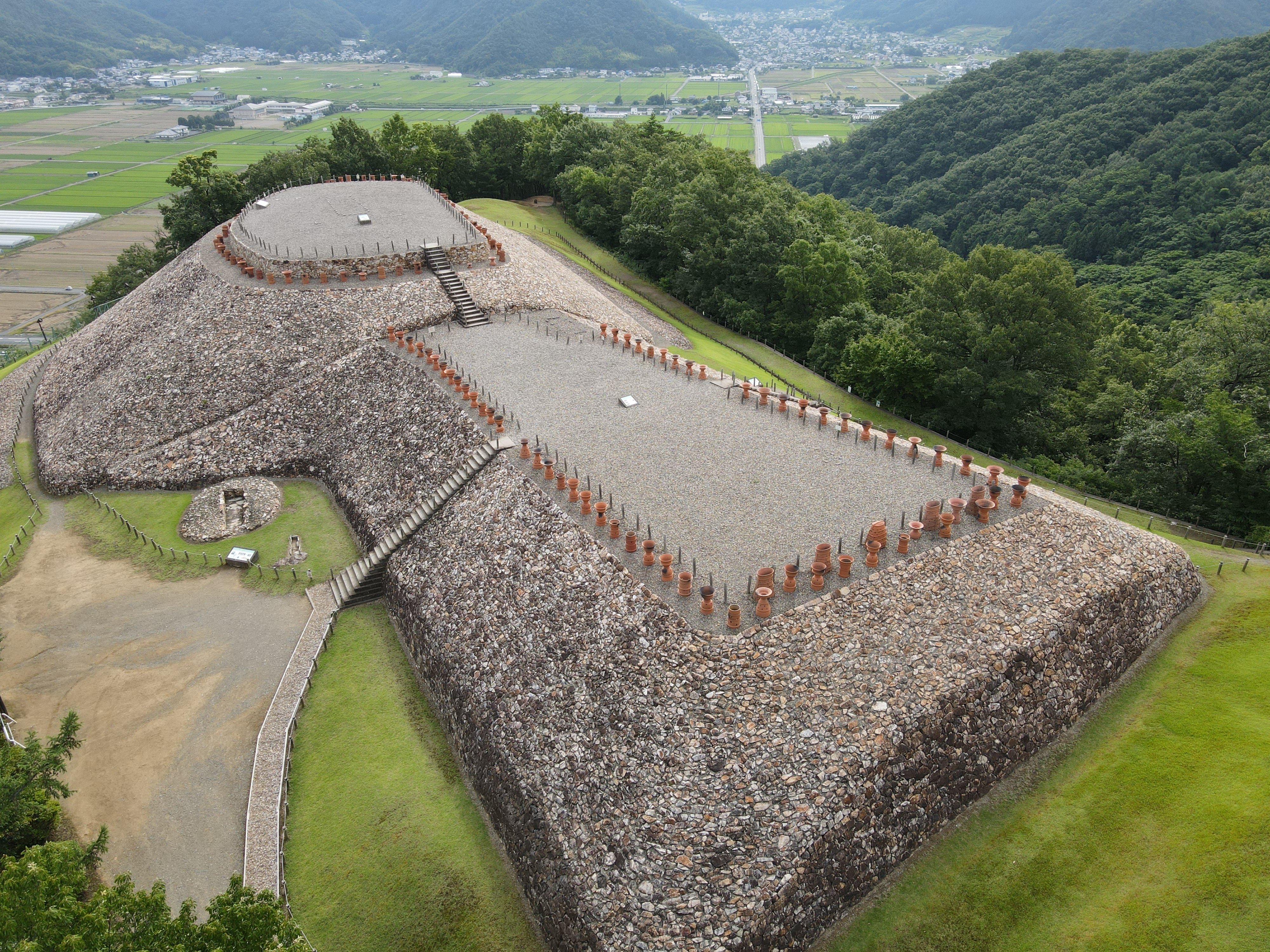 藤ノ木古墳 9月25日は「藤ノ木古墳記念日」 - Japan View