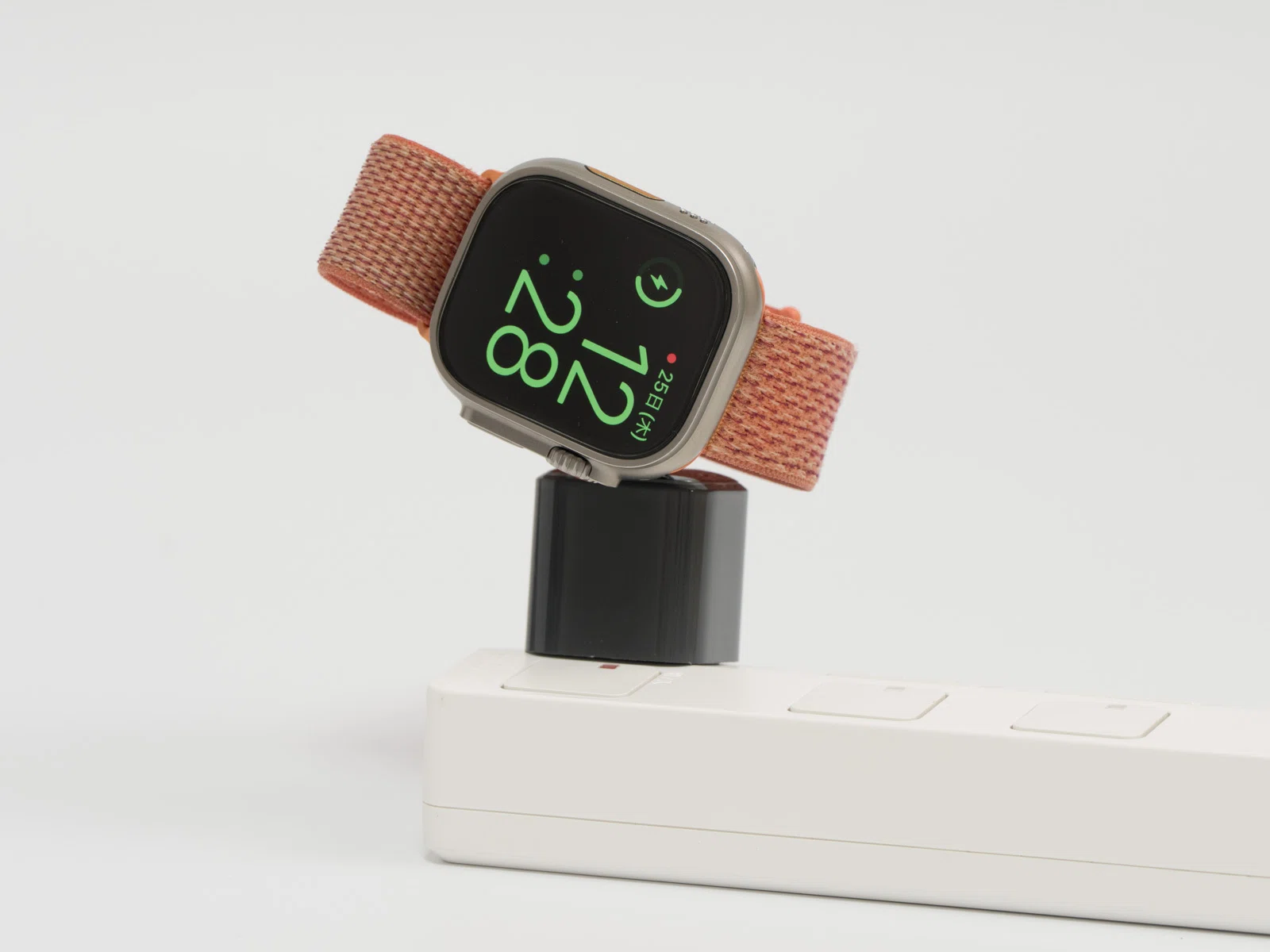 持ち運びにはこれ！超コンパクトなBelkinのApple Watch磁気高速充電器