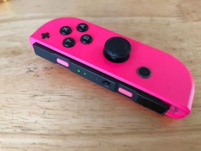 Nintendo Switch】joy-conのLEDが光らない！原因と修理方法｜kenken