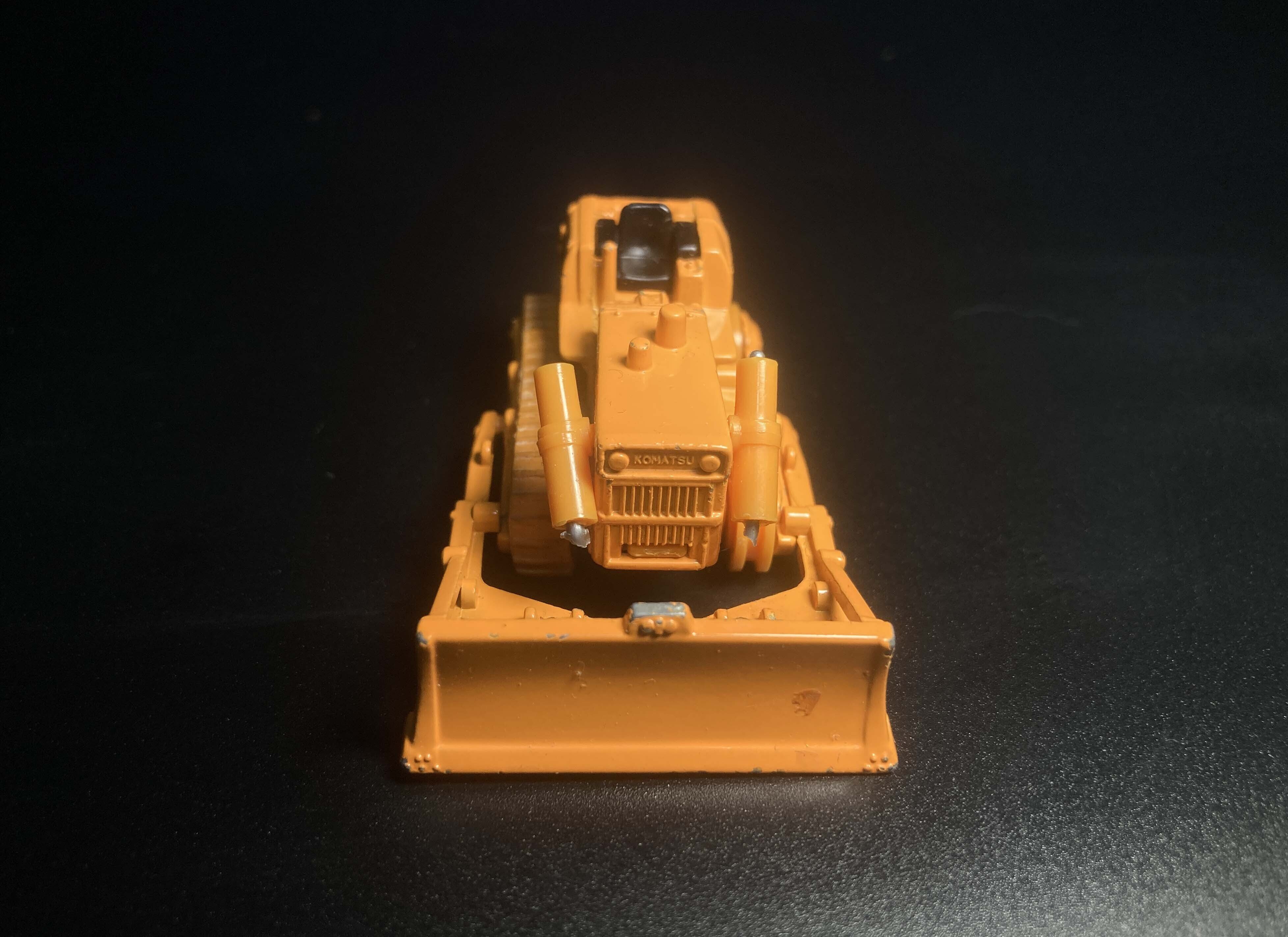 昭和のトミカを振り返る ― 小松ブルドーザD65Aとレーキドーザ｜レトロ