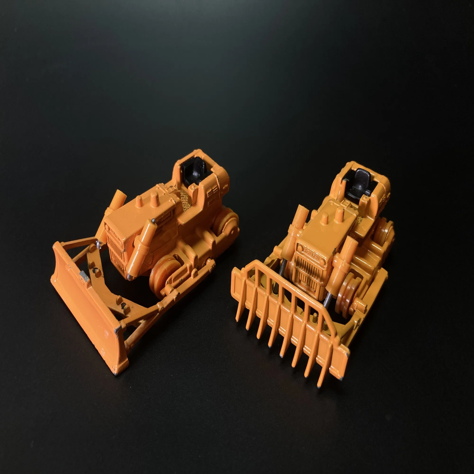 昭和のトミカを振り返る ― 小松ブルドーザD65Aとレーキドーザ｜レトロ 