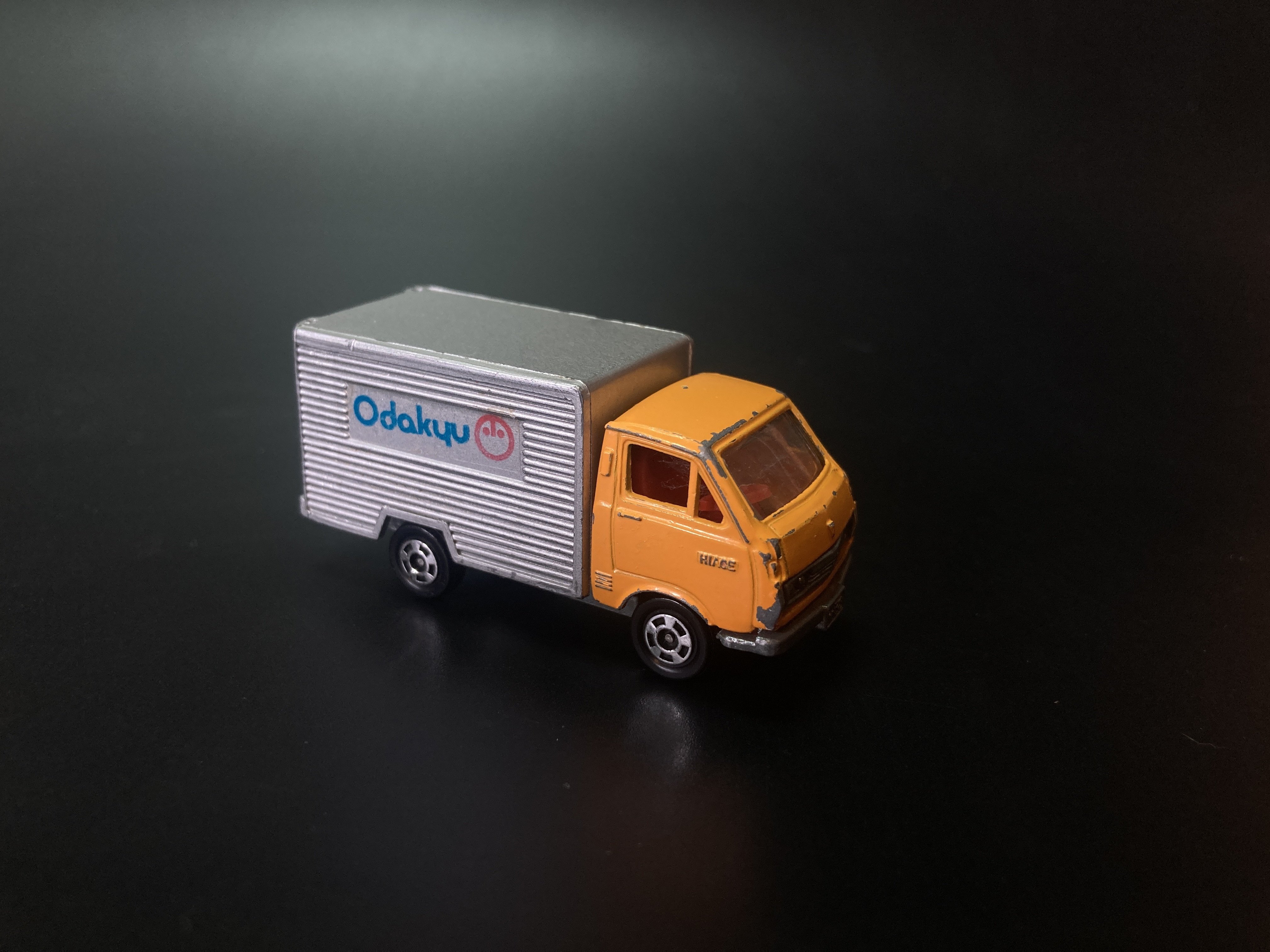 トミカ　ハイエース日通冷凍車　tomica 昭和レトロ 黒箱 トミカ NO.38 トヨタ ハイエース 日通冷凍車 - メルカリ