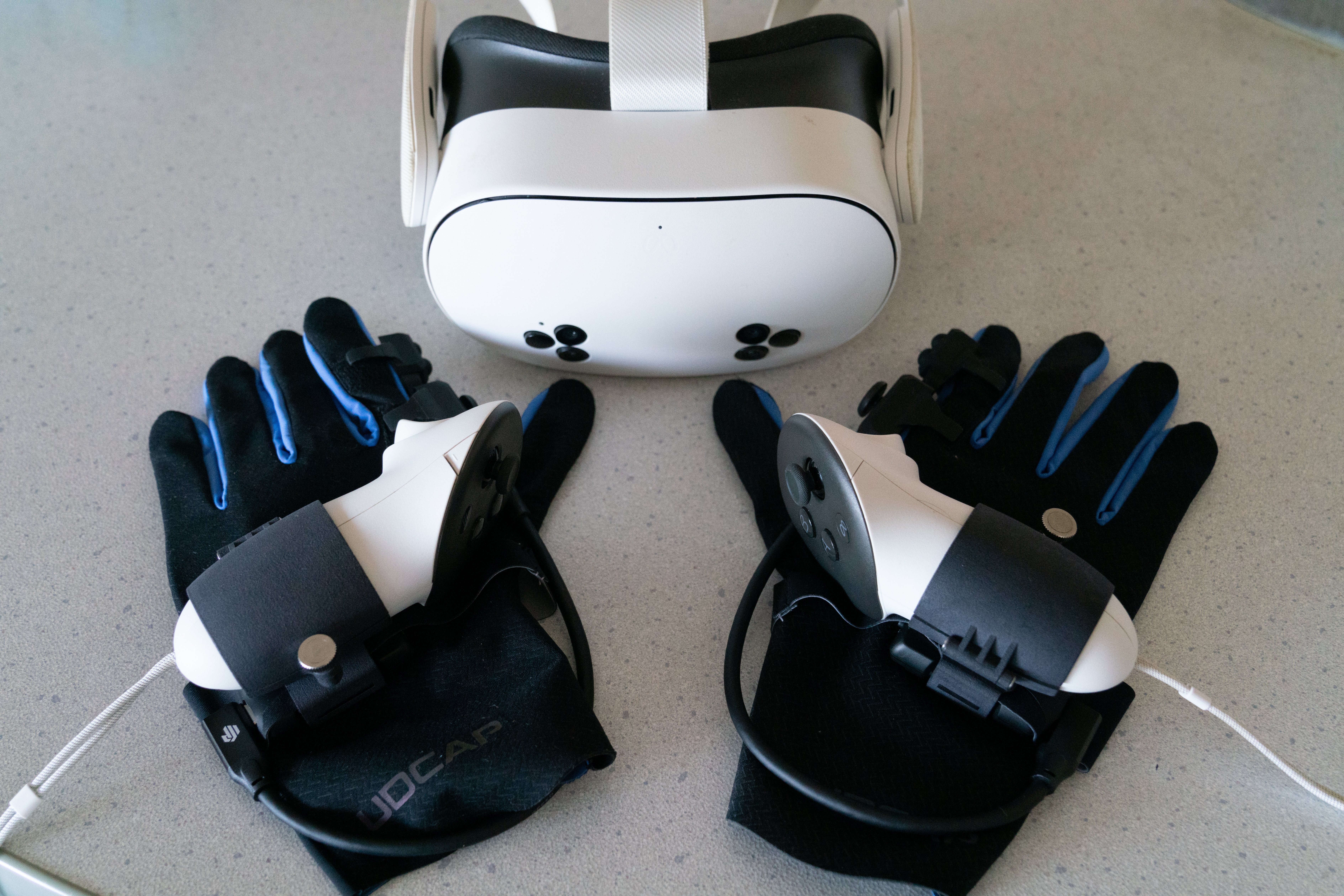 UDCAP トラッキングVRグローブ XLサイズ / Questコン固定ベース UDCAP VRグローブレビュー：課題はあれど、得られるクロスモーダル知覚