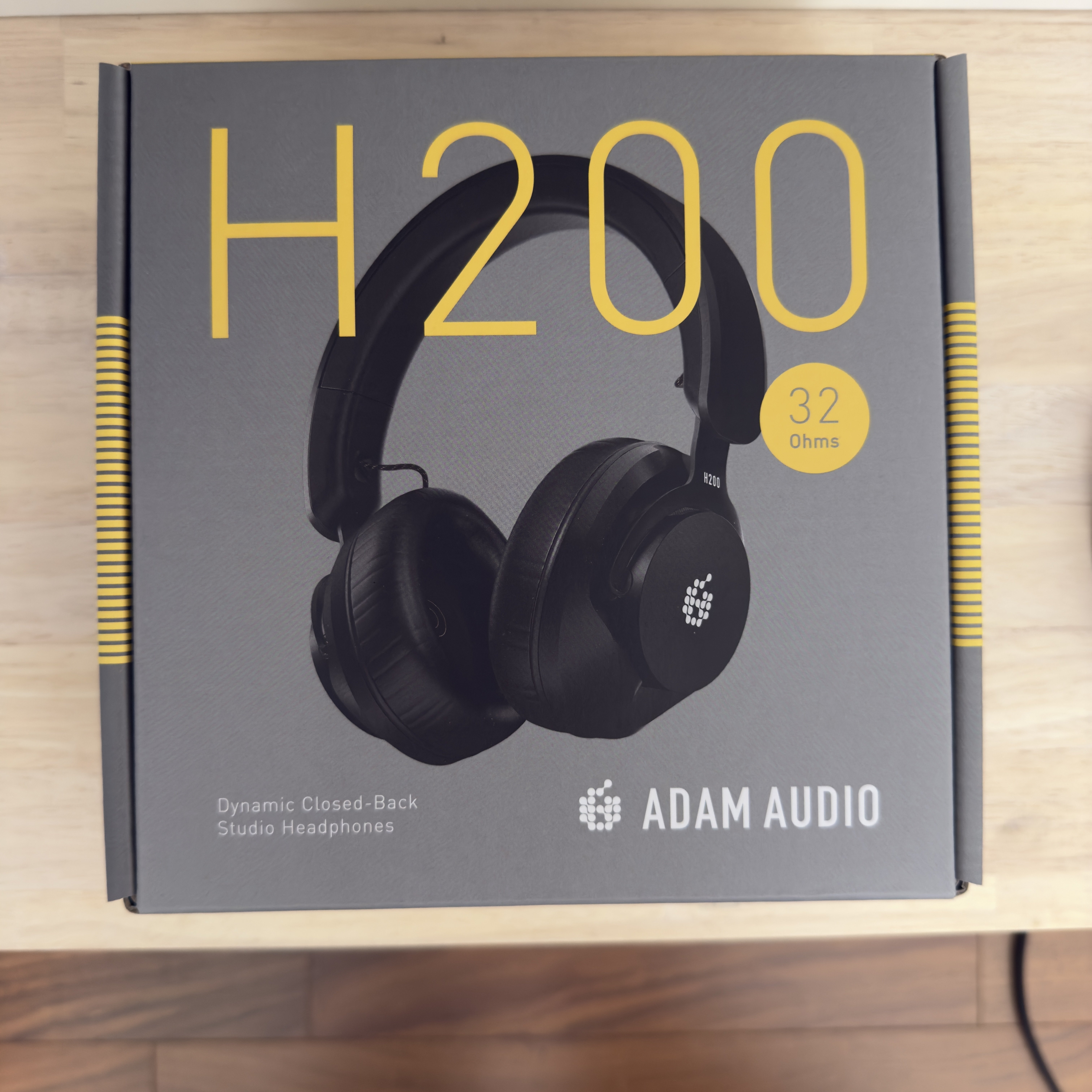 Adam Audio H200 密閉型ダイナミックスタジオ ・ヘッドホン Amazon.com: ADAM Audio H200 Closed-Back Headphones with