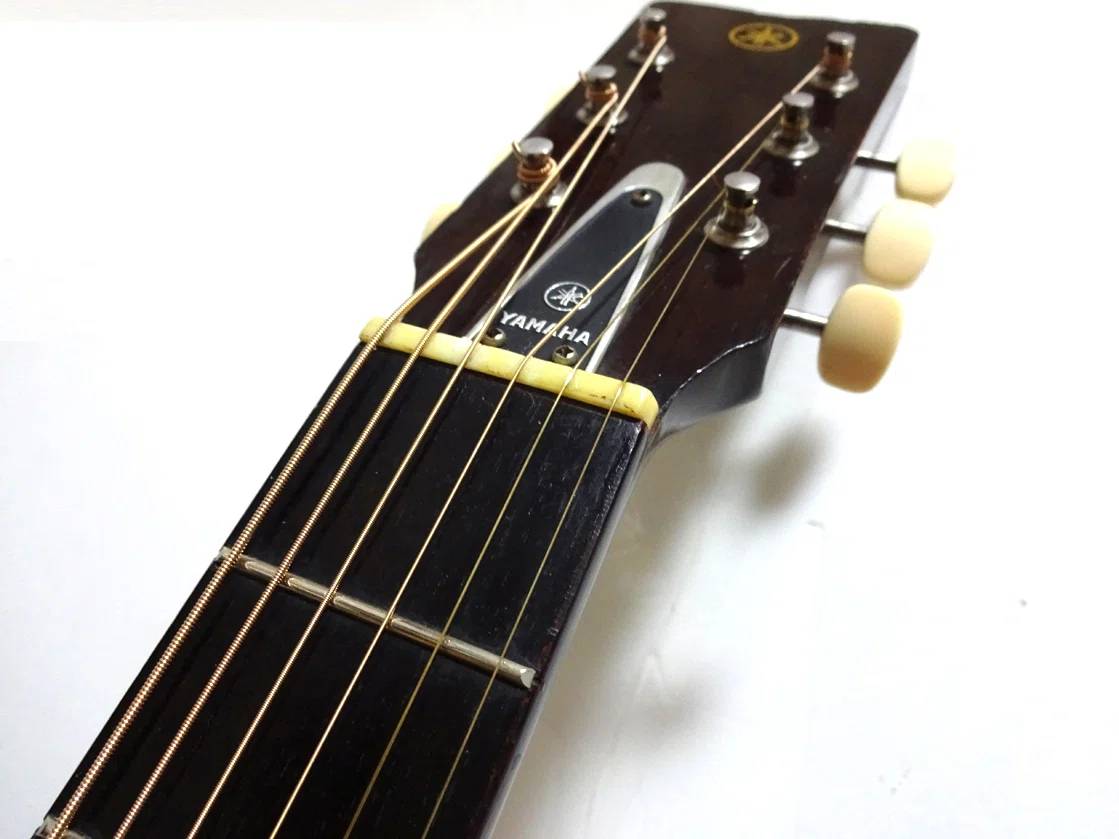 ヤマハ　FG-110 赤ラベル　1961〜1969年製 粗大ゴミから甦った赤ラベル ― ヤマハFG-110（1969年製）の再生物語