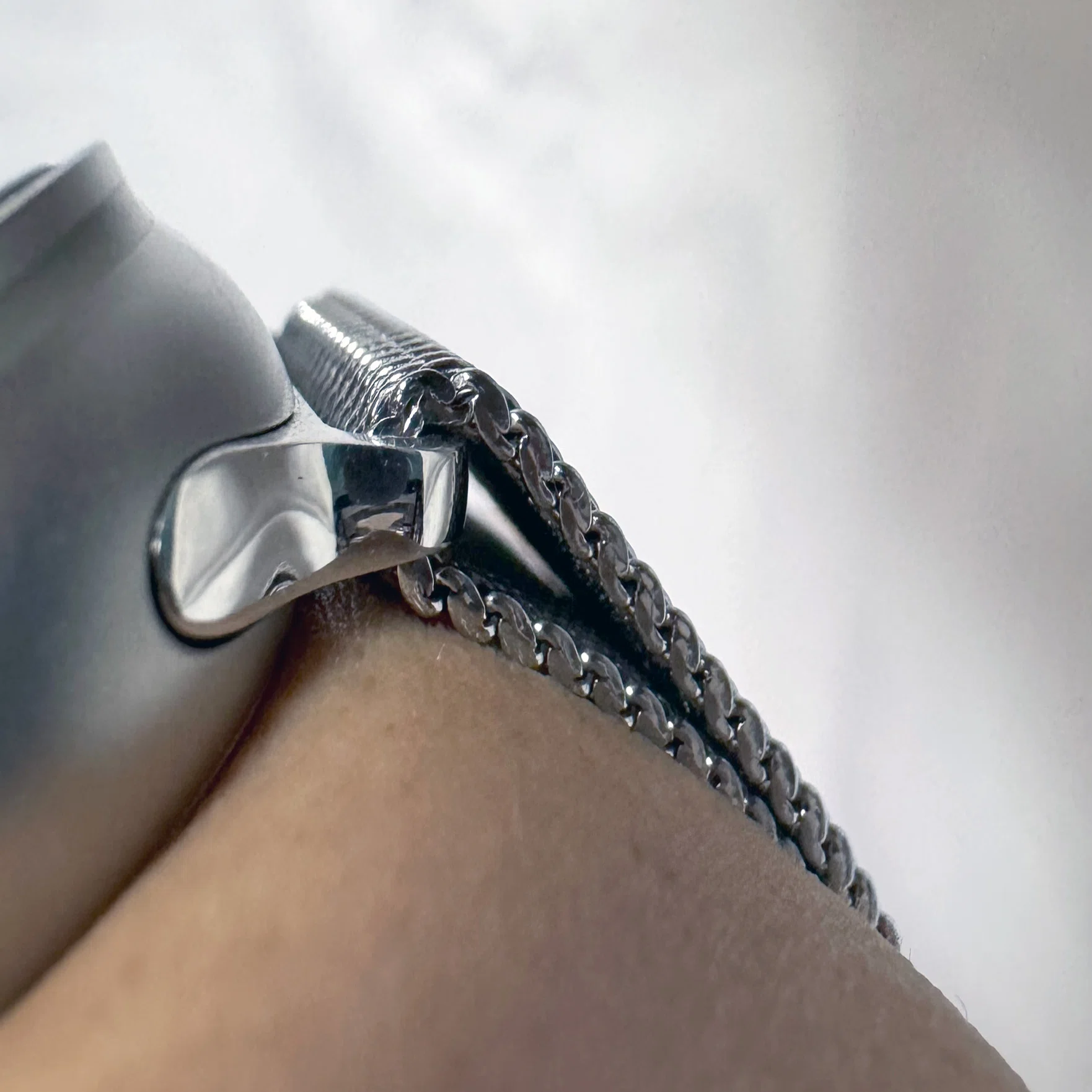 Apple Watch Ultra 3 ブラックチタニウム｜あふれる