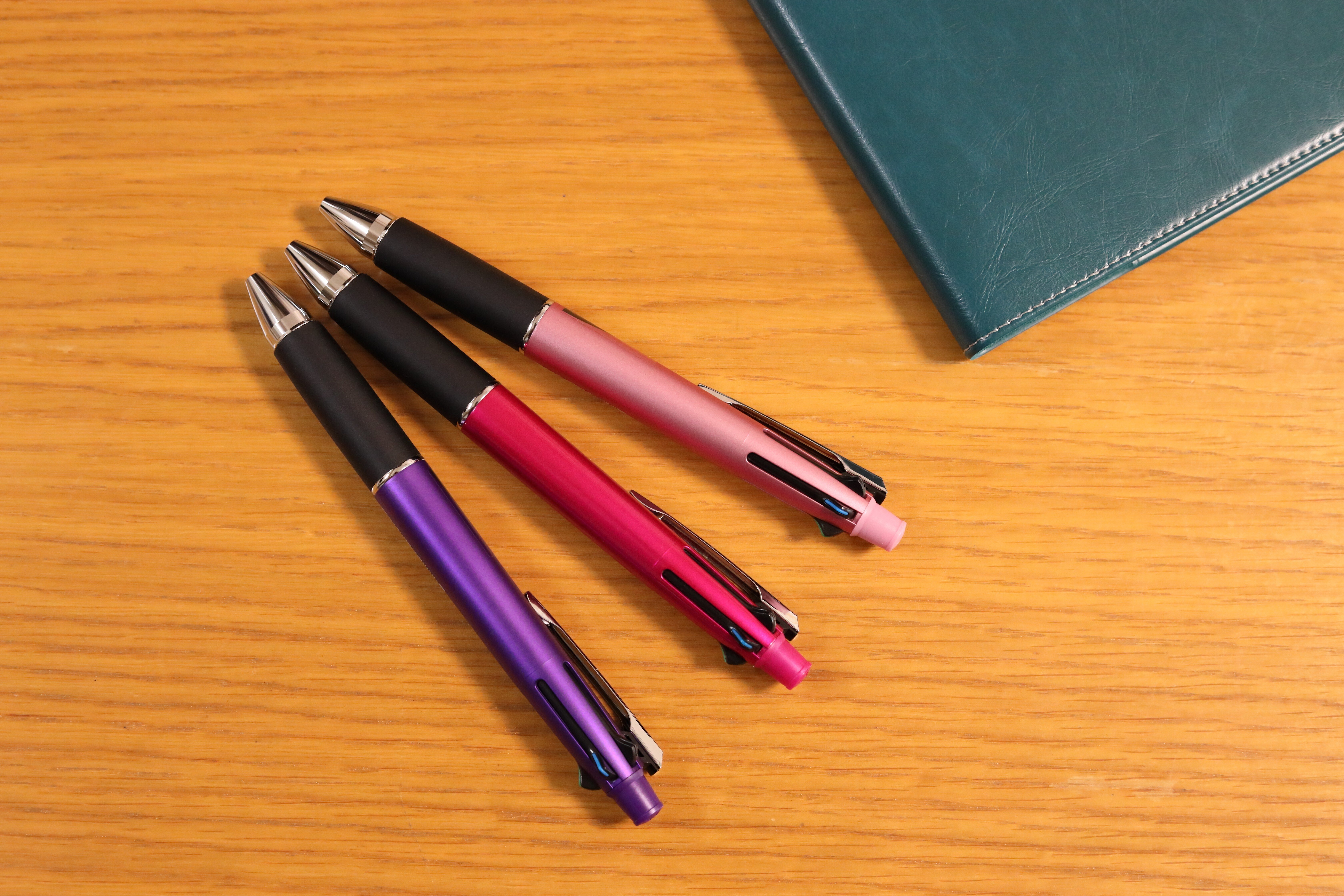 Extra Issue: 汎用モデルの「ジェットストリーム 多機能ペン 4＆1」を