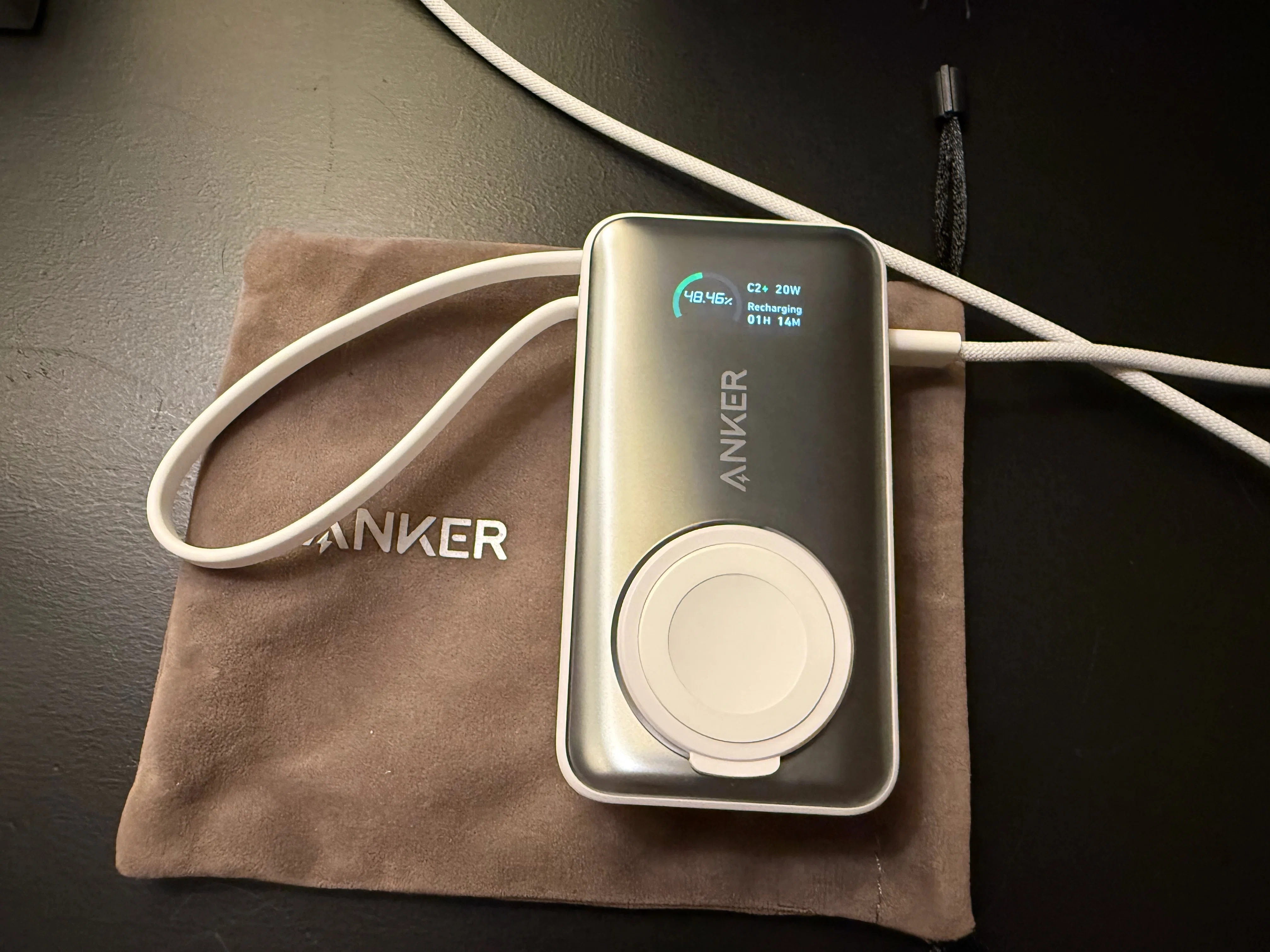 AnkerのApple Watchも充電できるモバイルバッテリー、海外旅行で大活躍 