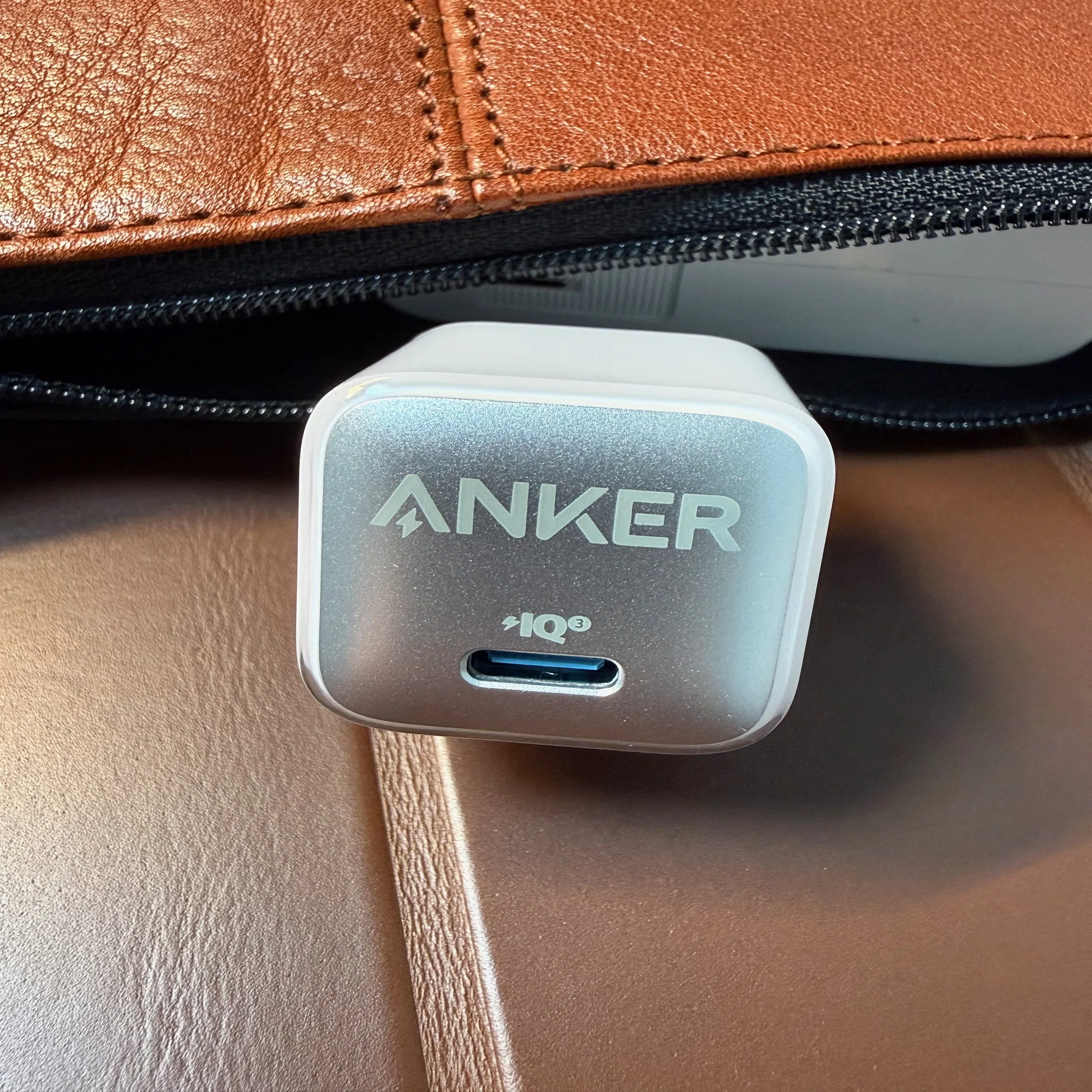 AnkerのApple Watchも充電できるモバイルバッテリー、海外旅行で大活躍 