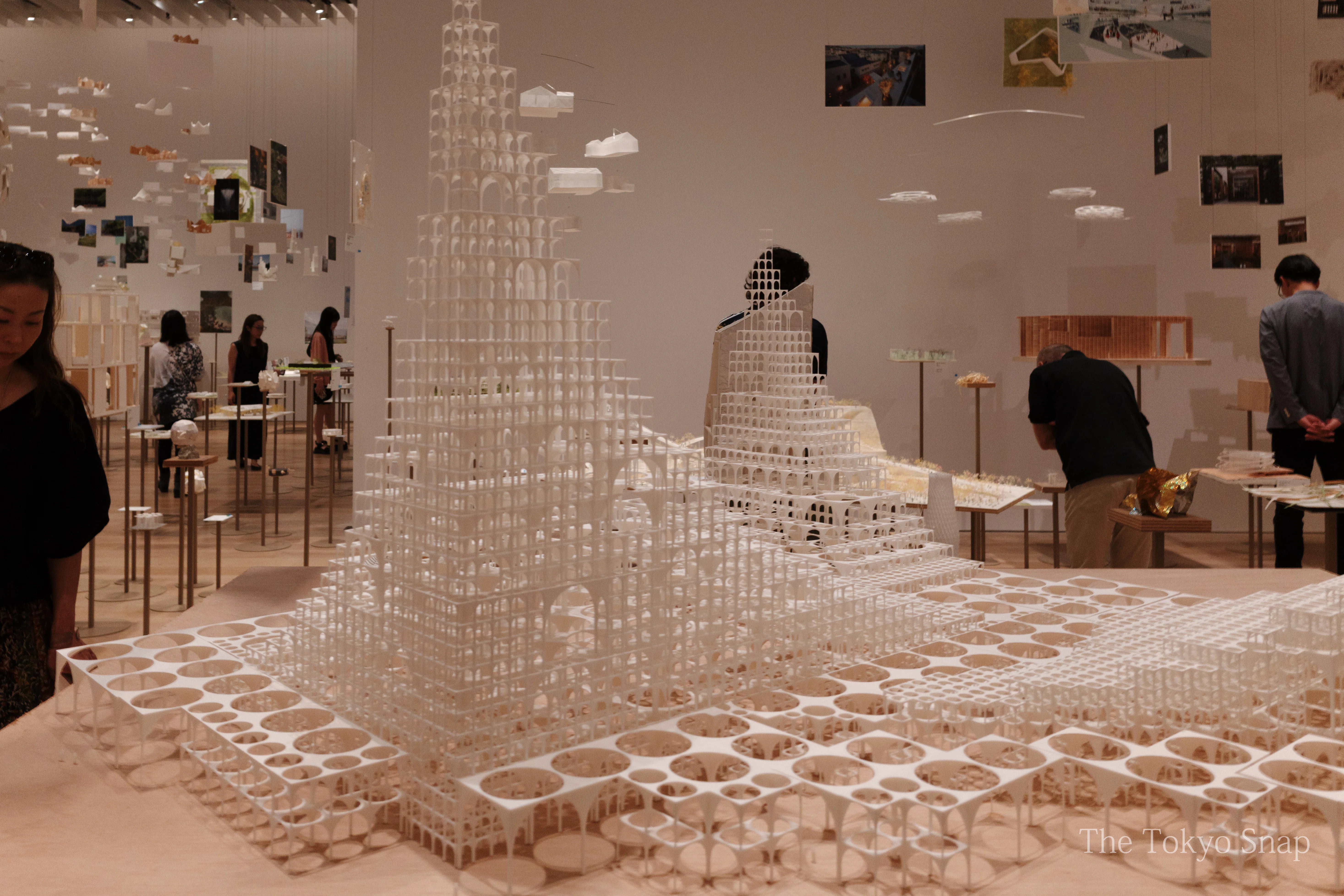 超希少本：修景芸術とハブリックスペース GR IVと歩く六本木 森美術館「藤本壮介の建築：原初・未来・森」の風景