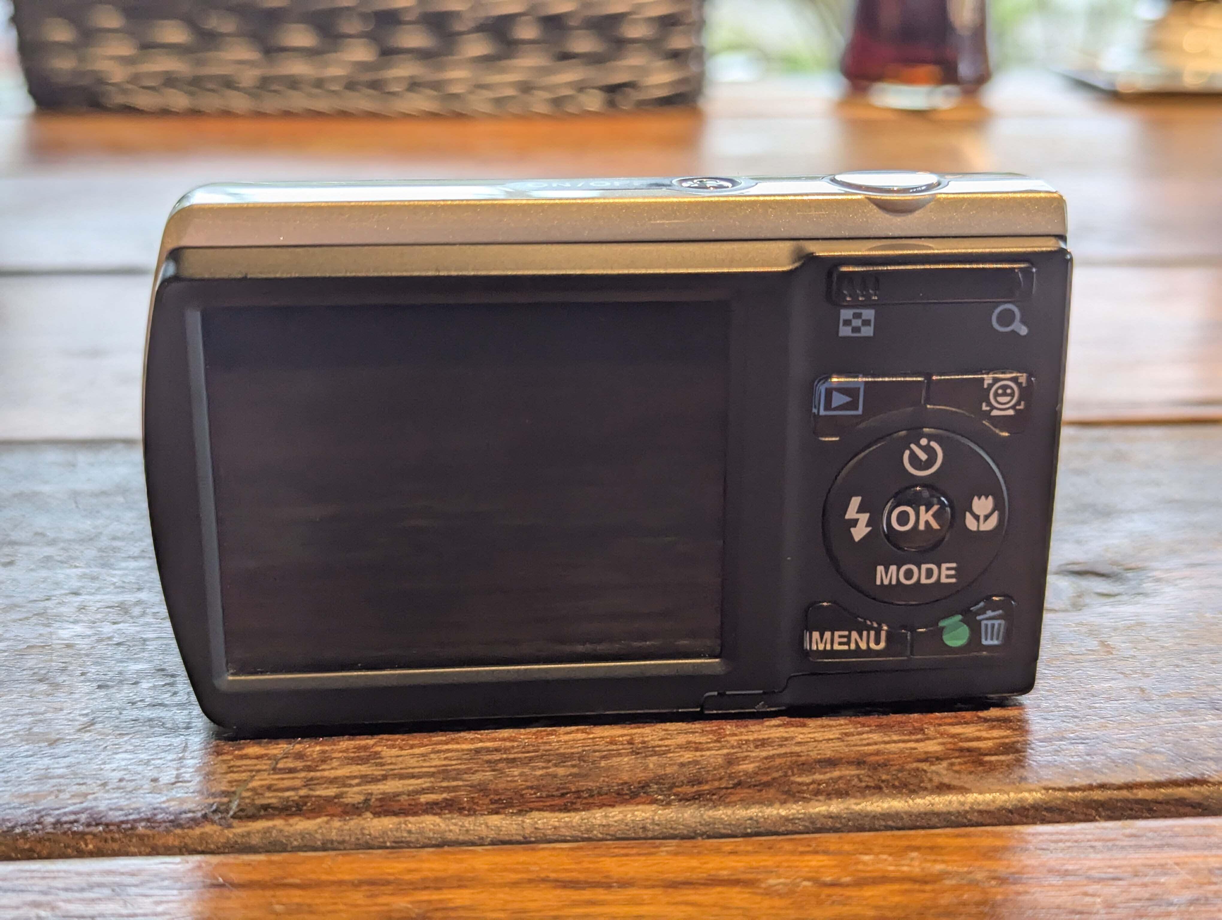 良品⭕️実写美【動作確認済】PENTAX Optio E80　乾電池式 PENTAX ペンタックス Optio E80 コンパクトデジタルカメラ 良品