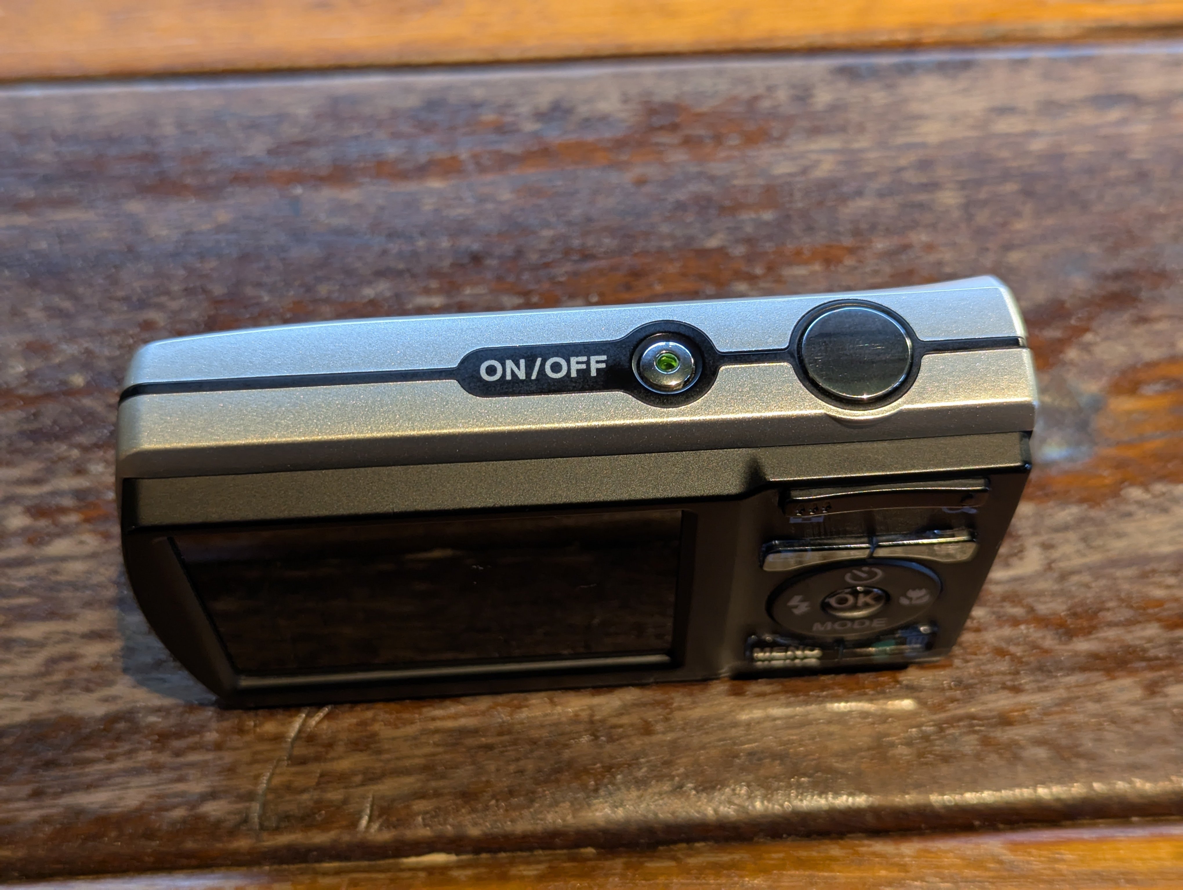 【美品】PENTAX Optio E80 コンパクトデジタルカメラ 単三２本使用 Amazon | PENTAX デジタルカメラ Optio E80 1000万画素 光学3倍