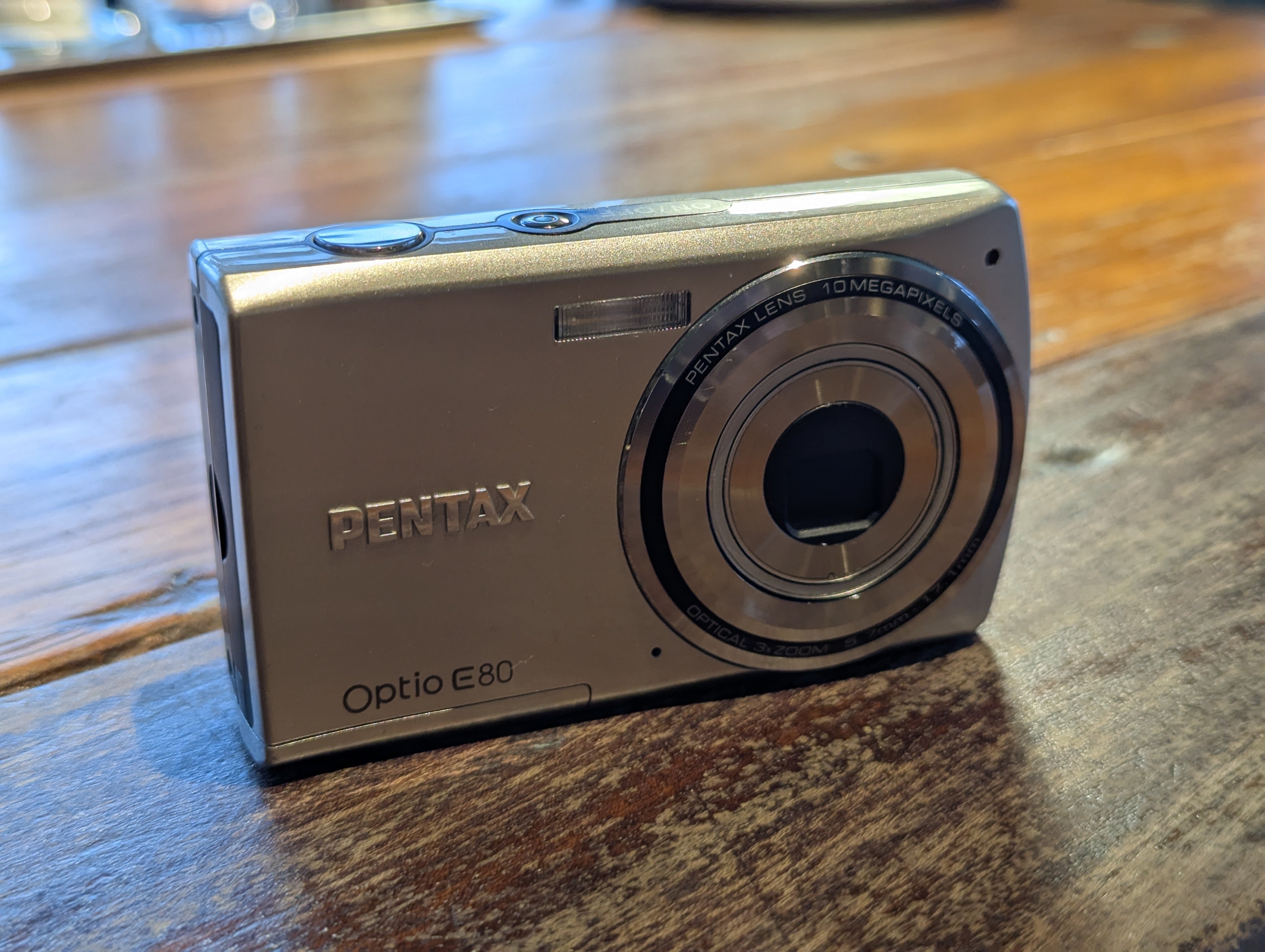 【単3電池で動く平成レトロなコンデジ】PENTAX optio E70 単3電池で動く平成レトロなコンデジ】PENTAX optio E70