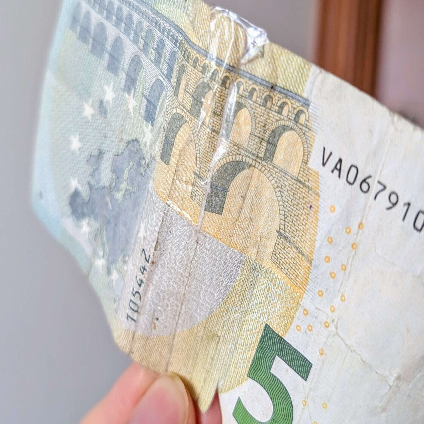 やっぱり「海外は雑」だけど ~今日の1枚~｜富田百