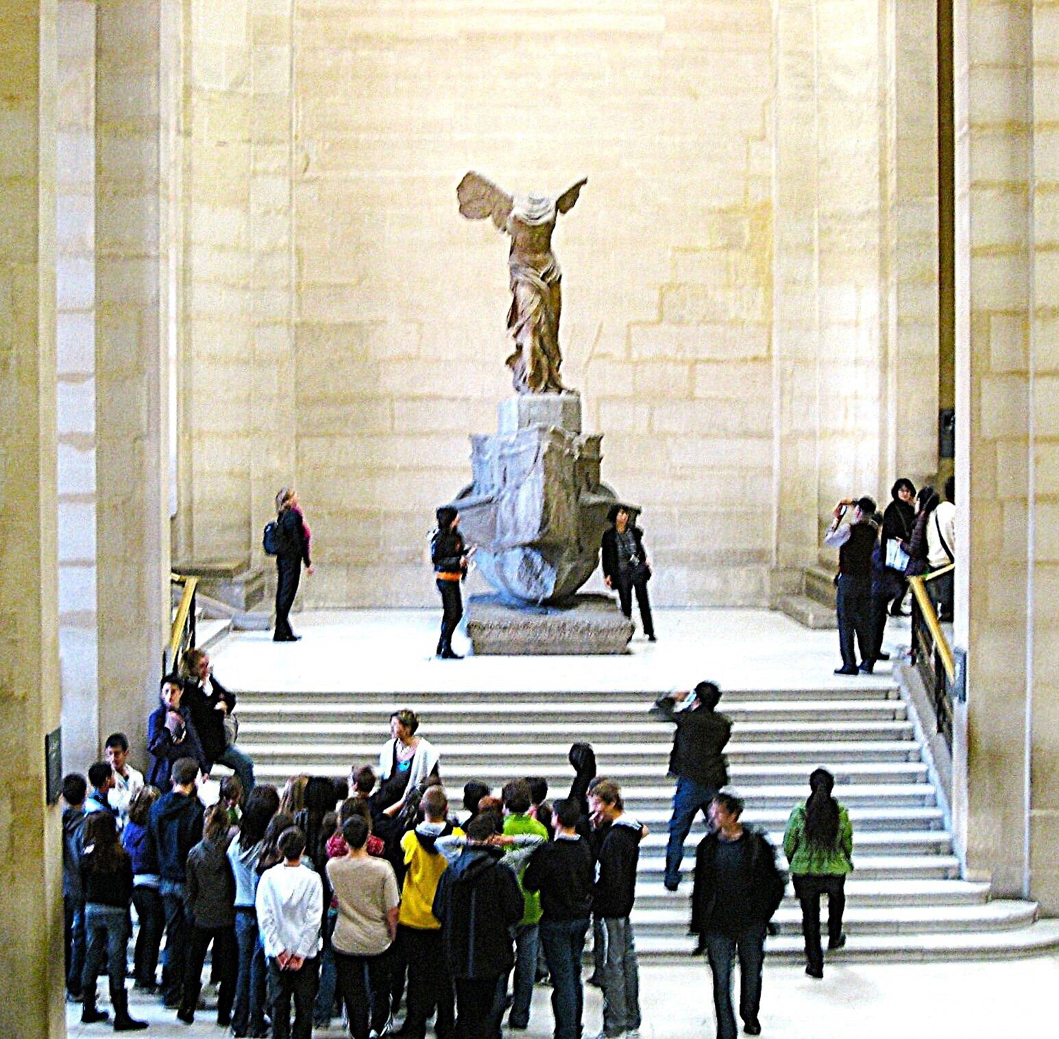 サモトラケのニケ　翼のオブジェ 骨折？サモトラケのニケの翼｜新・画楽舎便り