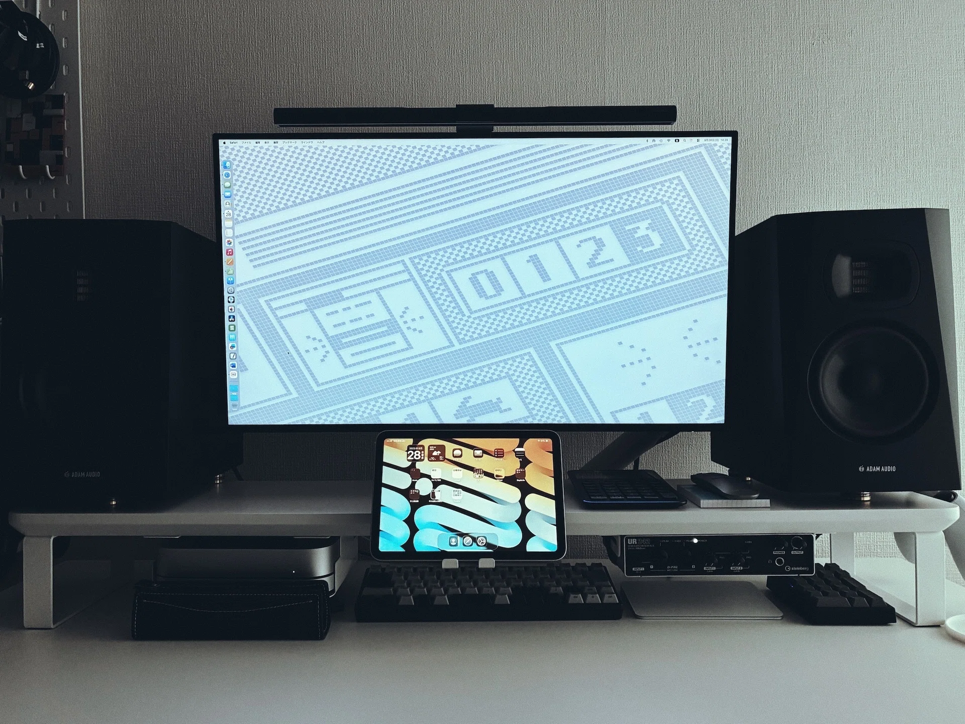 テレビをなくしたら心がすごく落ち着いたと同時に、PS5がデスクに 