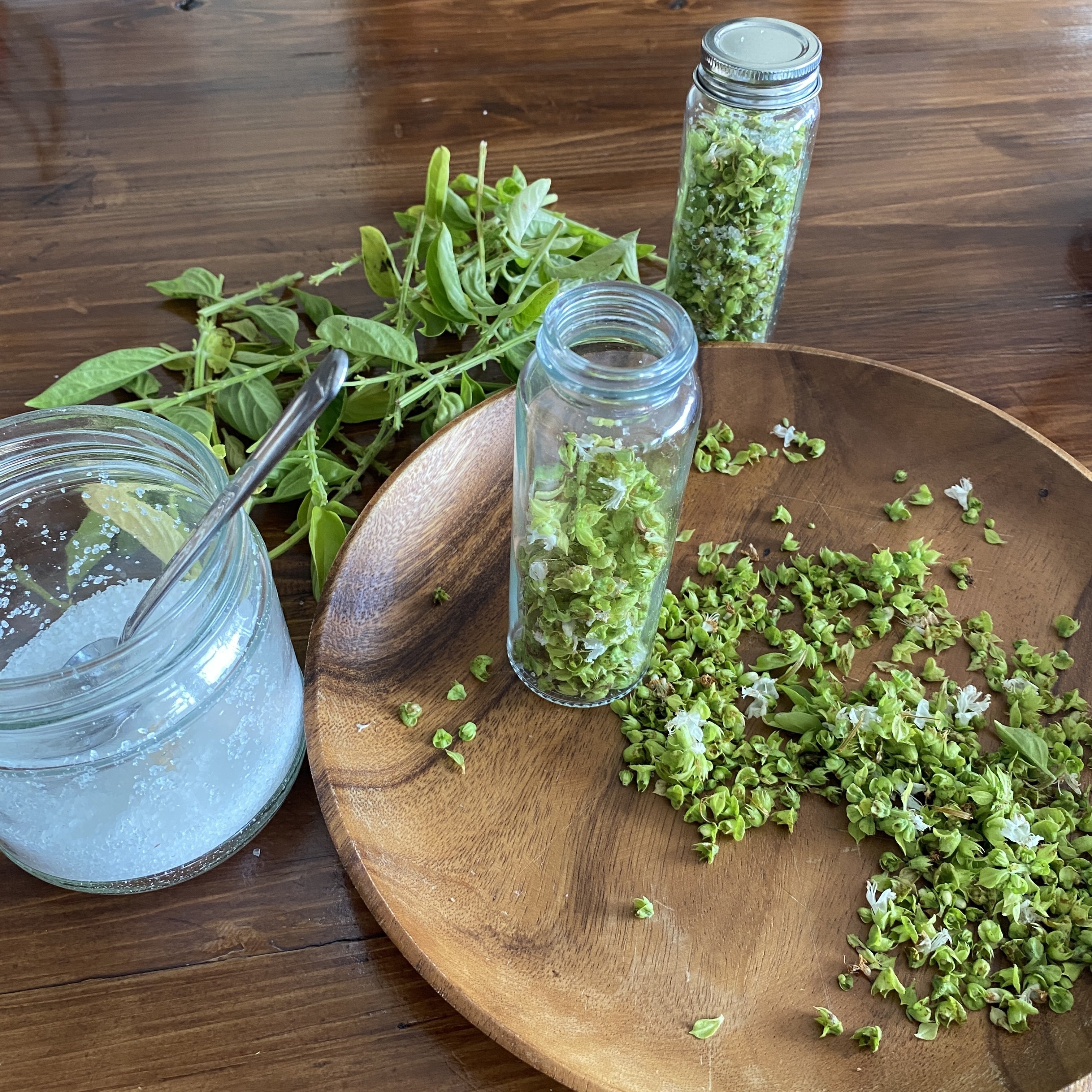 バジルの花穂の使い道｜Rina Matsunaga@Rune Witch