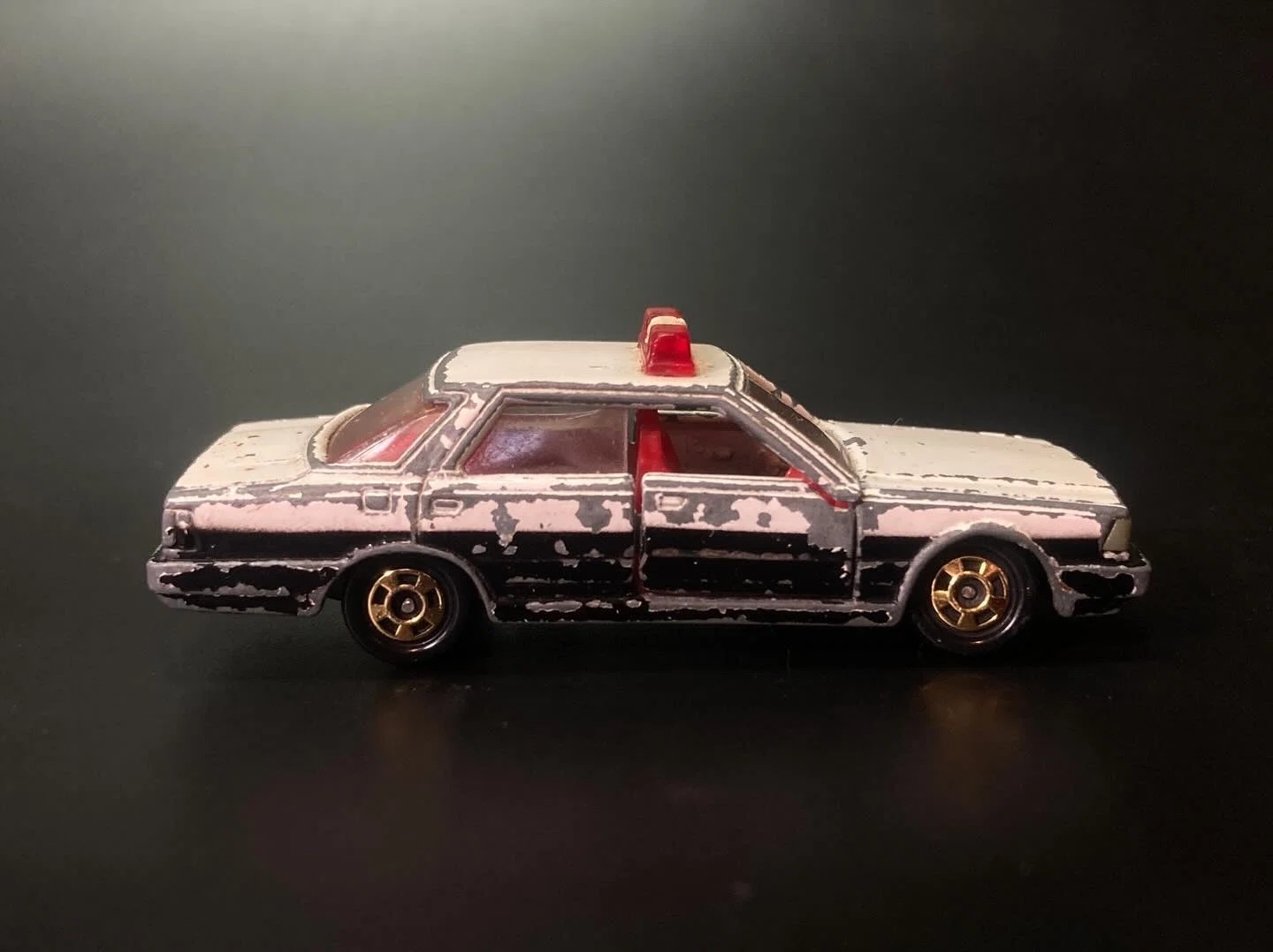 昭和トミカの記憶】No.58 ニッサン セドリック 4ドアHT パトカー
