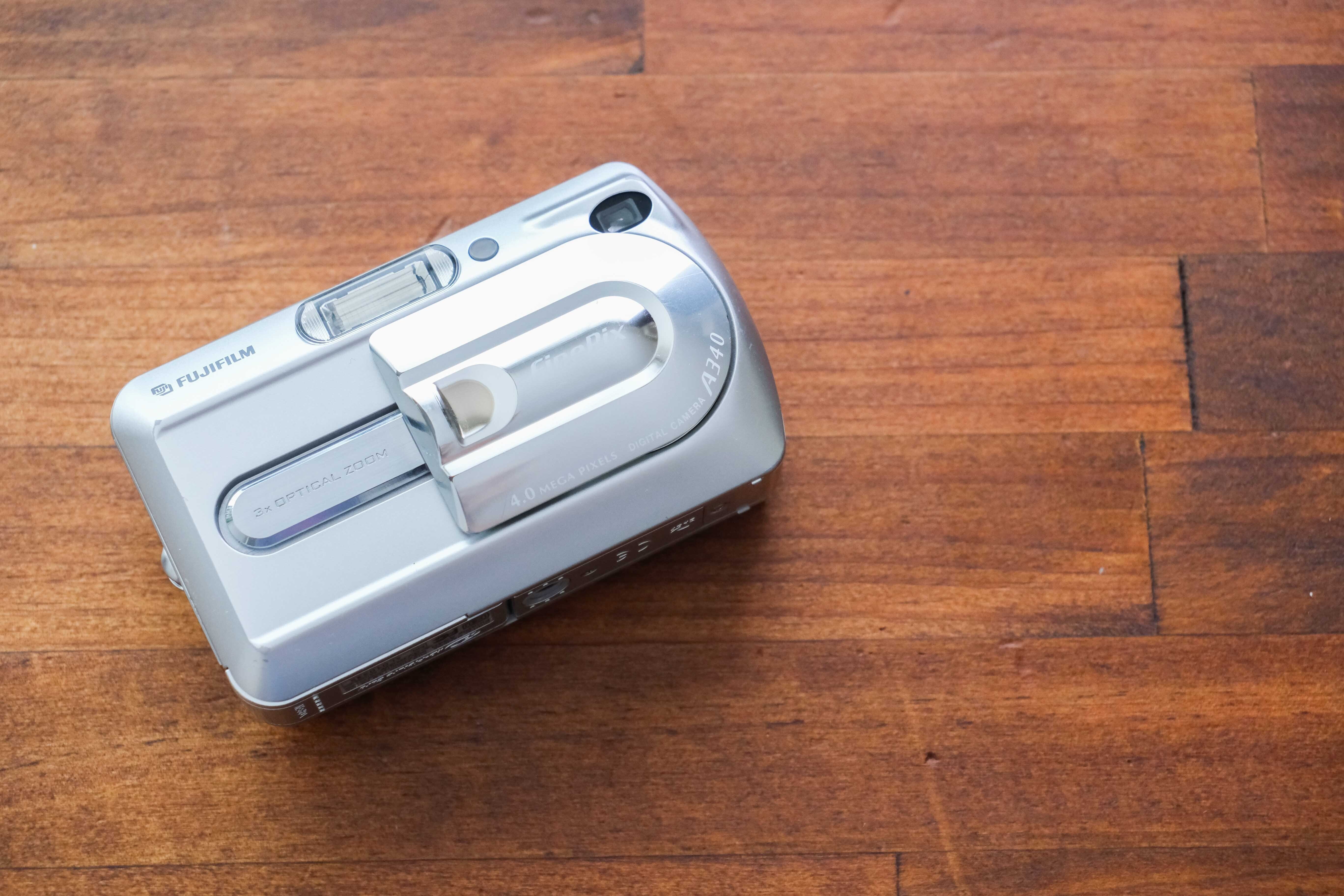 FUJIFILM FinePix A340 3点動作品　ほかの2点ジャンク品 オールドコンデジの世界】FUJIFILM FinePix A340 ぽってりとした