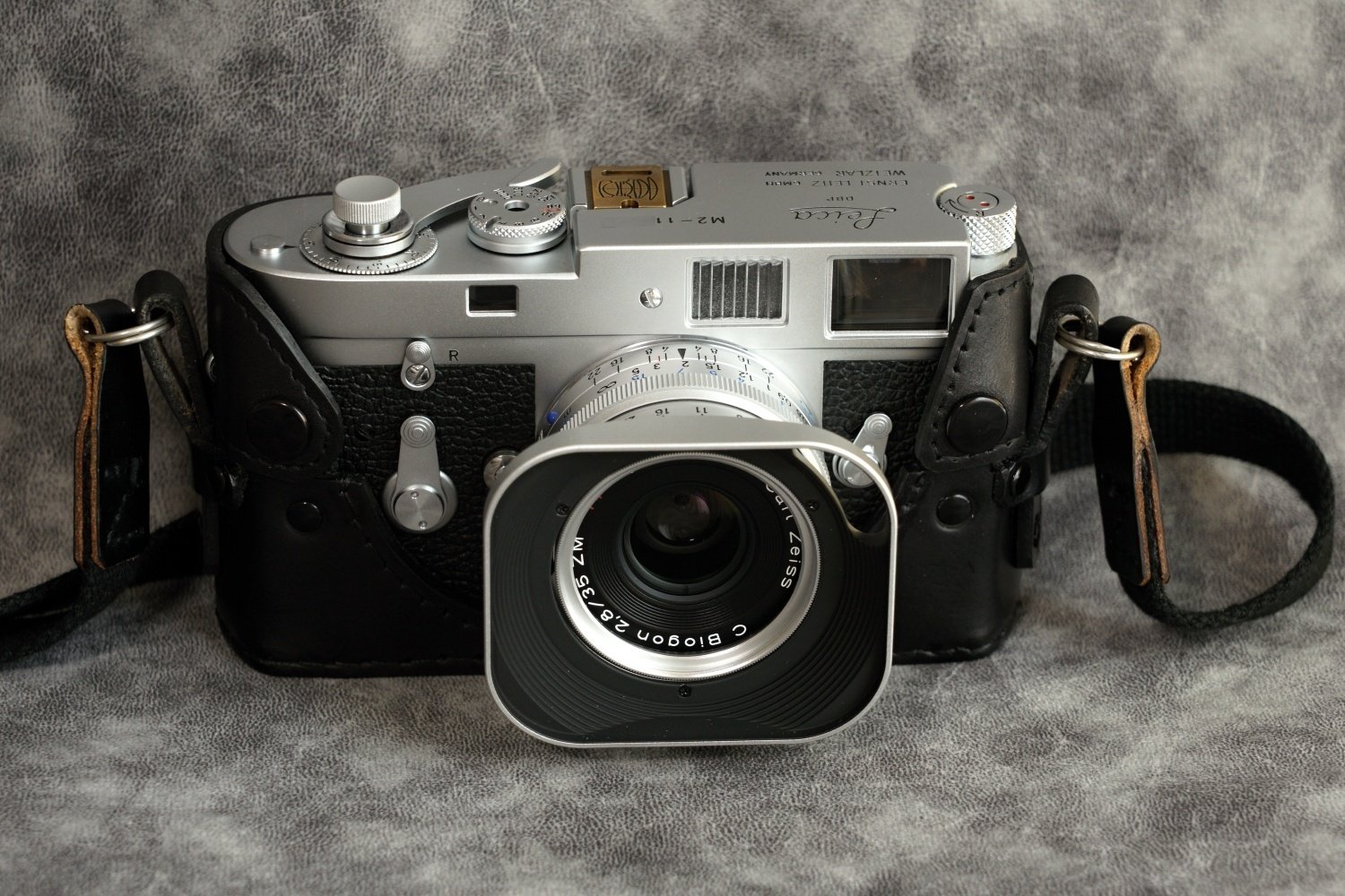 Carl Zeiss Biogon 2.8/25 ZM レンズ + 純正フード Carl Zeiss Biogon 2.8/25 ZM レンズ + 純正フード Carl Zeiss