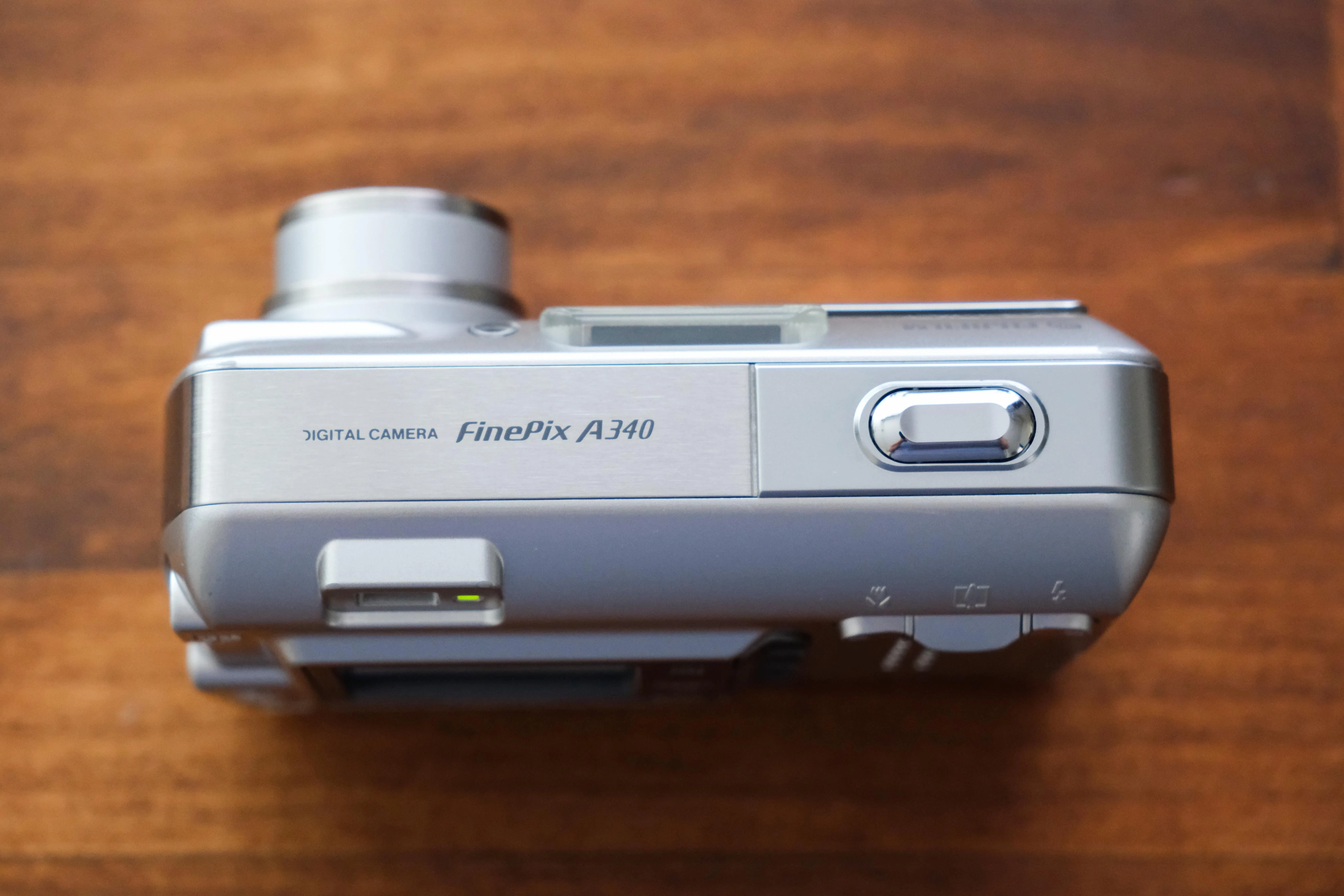 オールドコンデジの世界】FUJIFILM FinePix A340 ぽってりとした