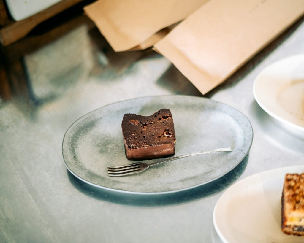 まるで彫刻のようなアートな吉田次朗さんのうつわ｜ちょこっと暮らし