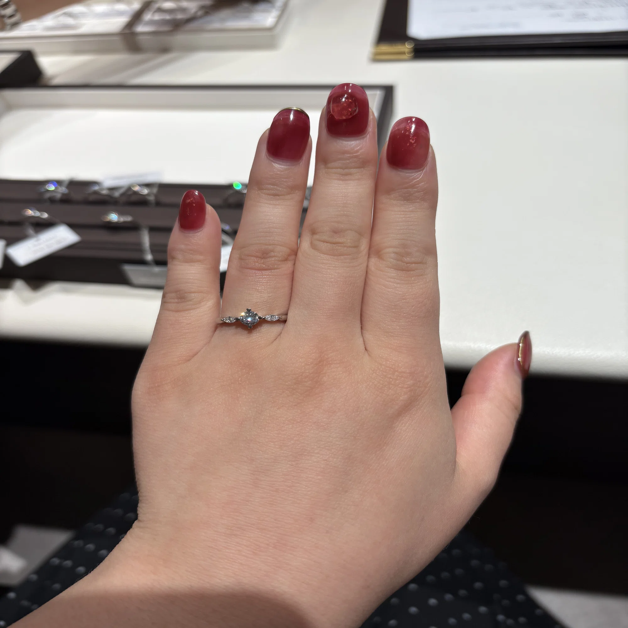 結婚あれこれ?婚約指輪を決めた｜ぱか