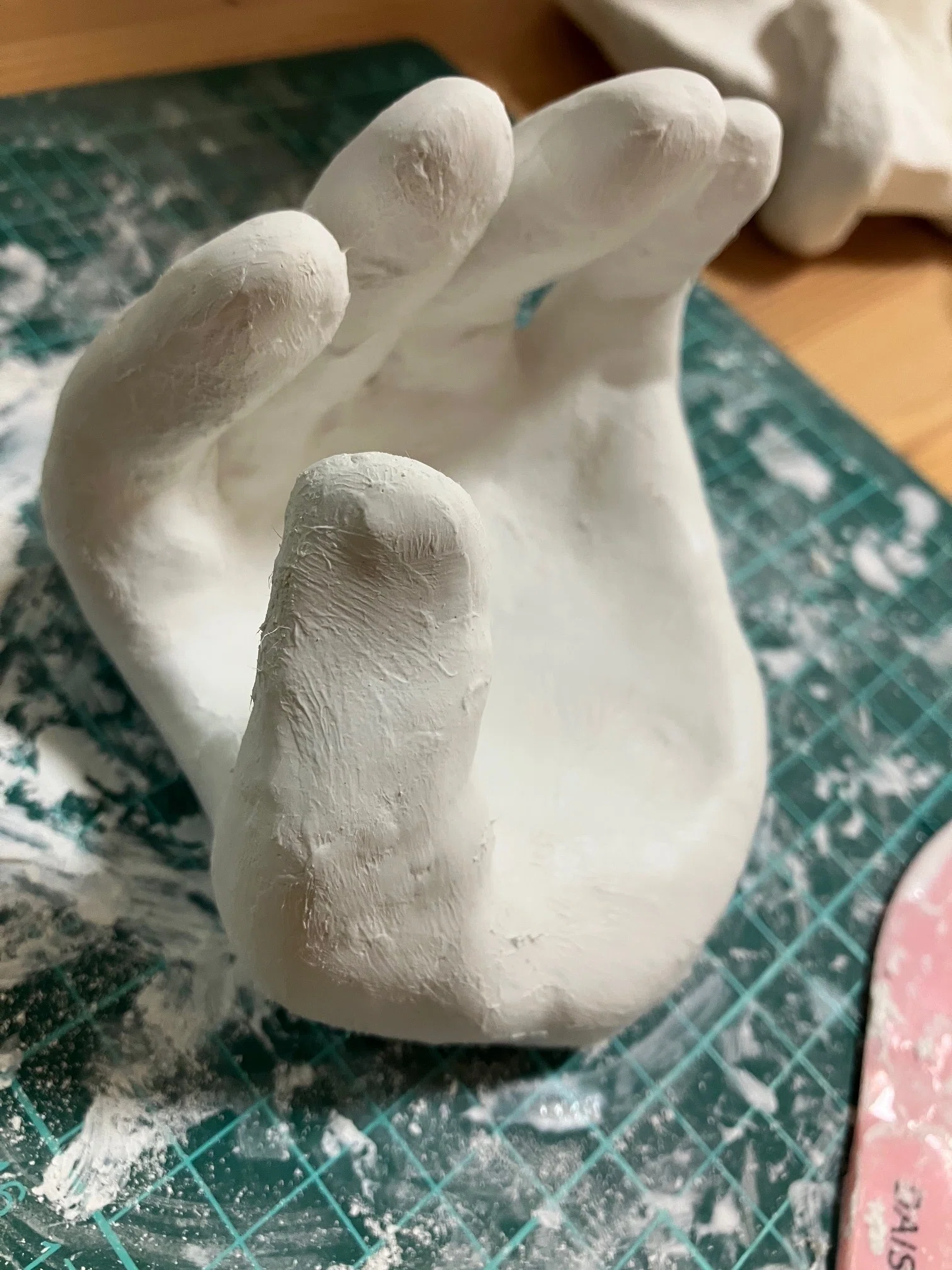 突然の紙粘土による造形3 -手を作る。そして伝説へ-｜fujekko
